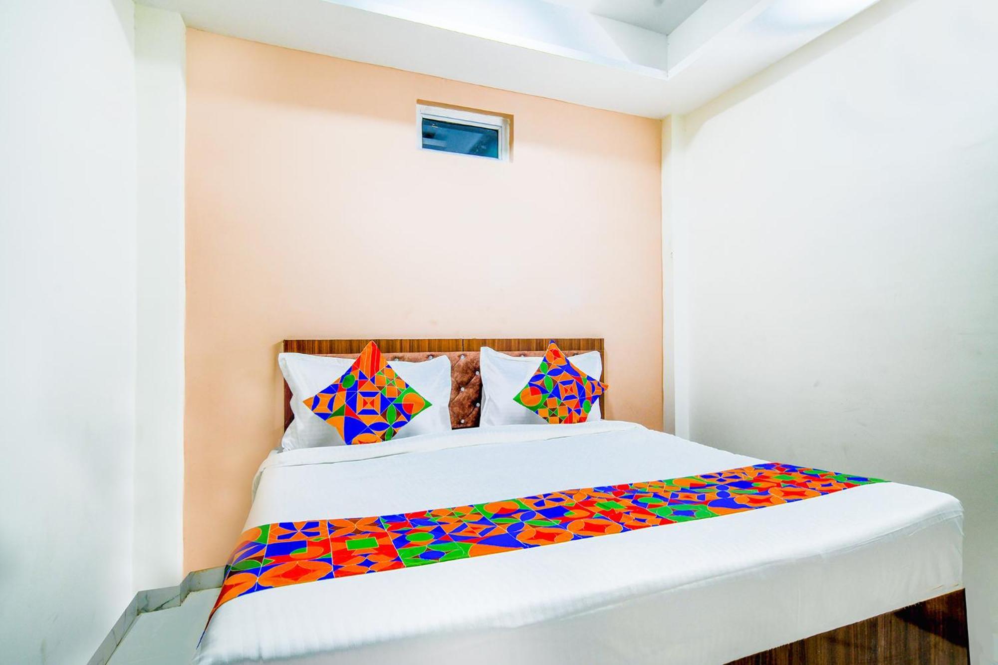 Hotel Fabexpress Regal 3*