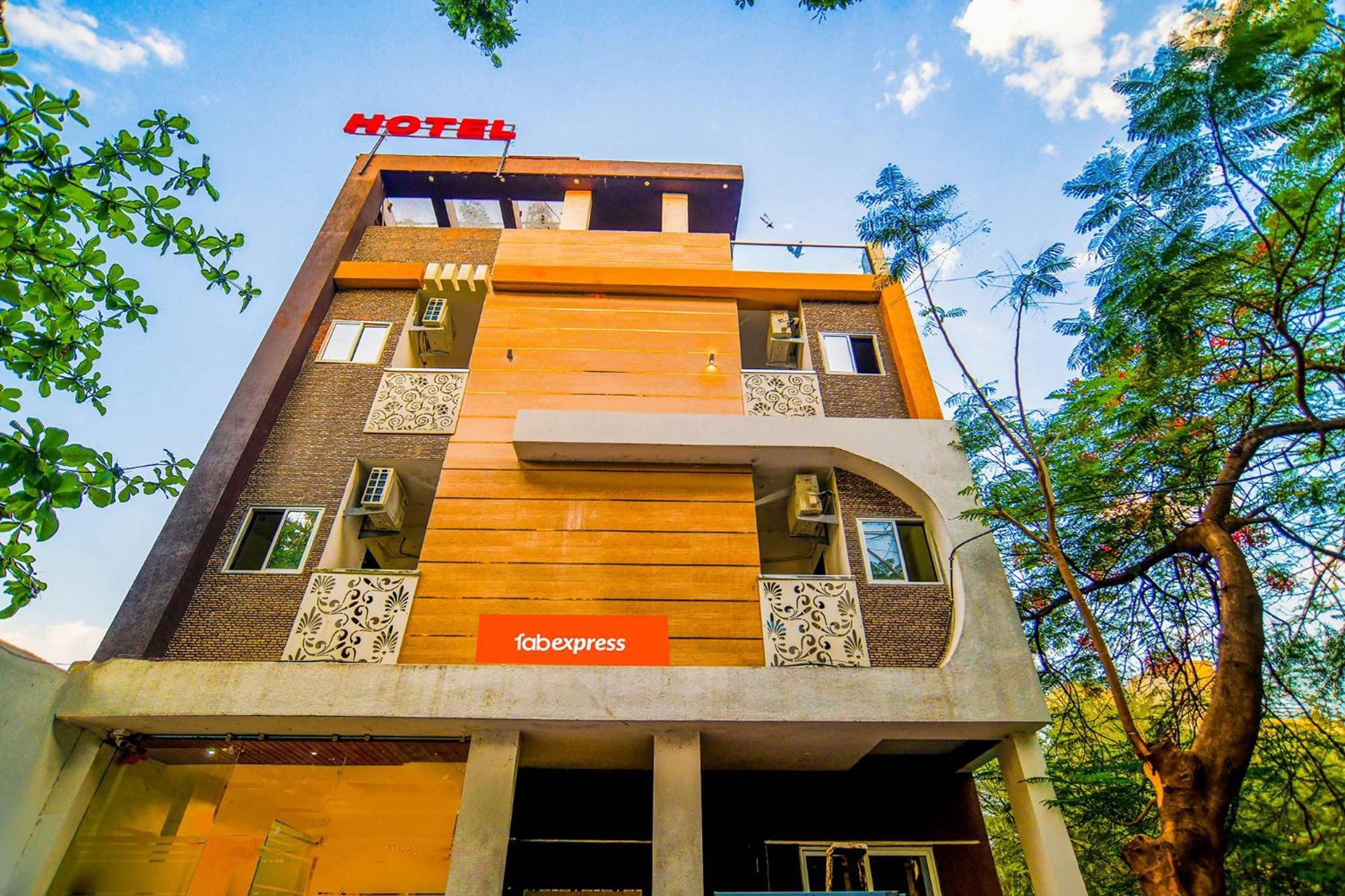 Hotel Fabexpress Regal