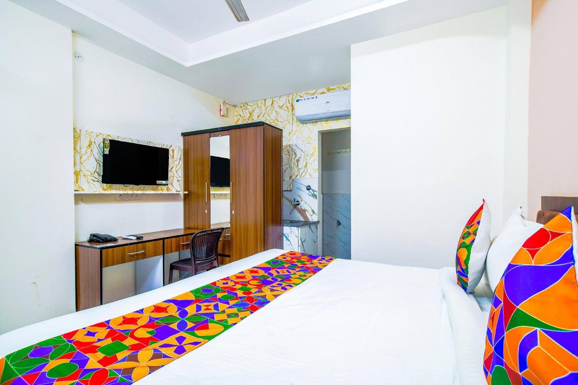 Fabexpress Regal Hotel 3*