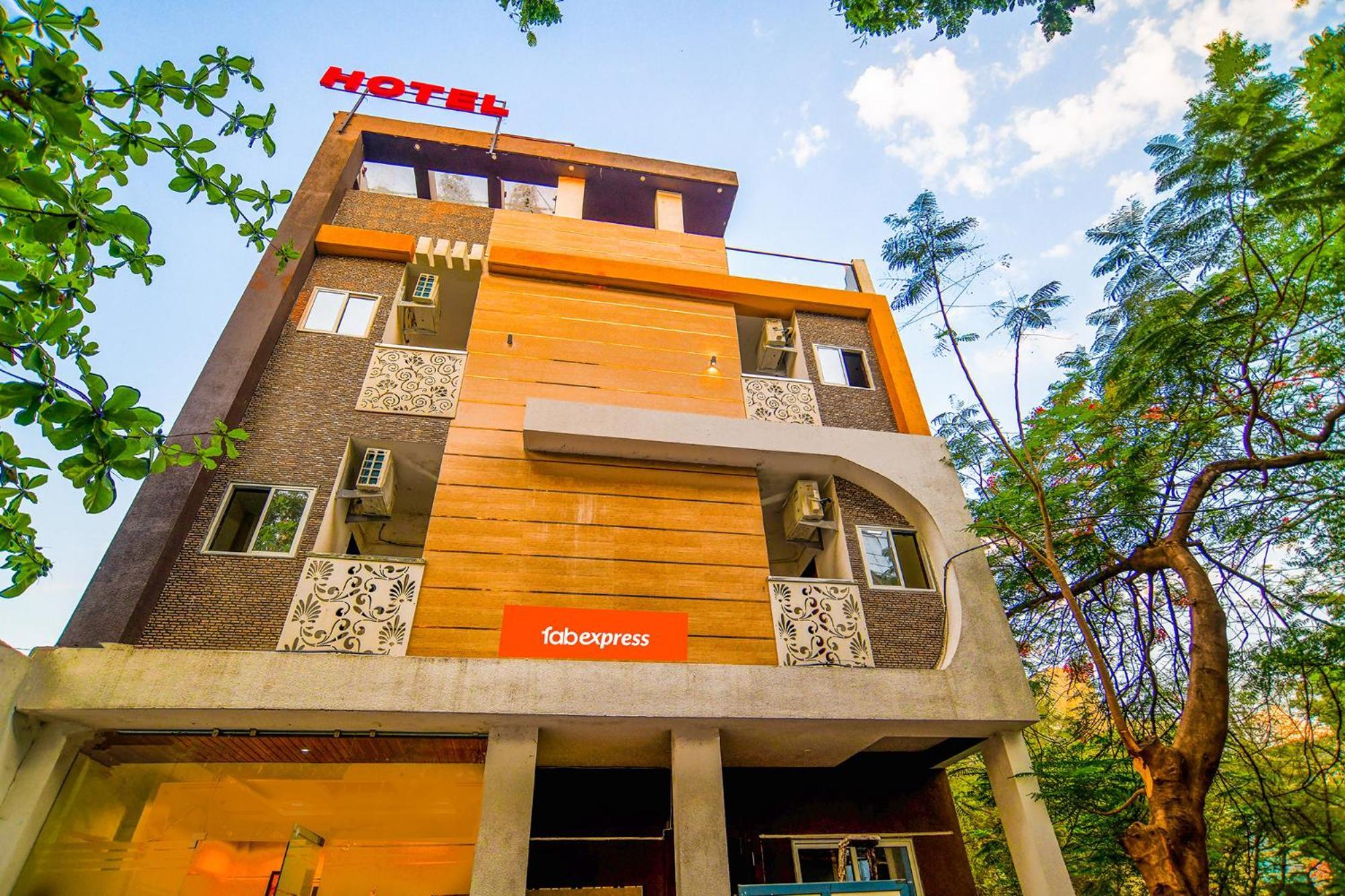Hotel Fabexpress Regal Indore