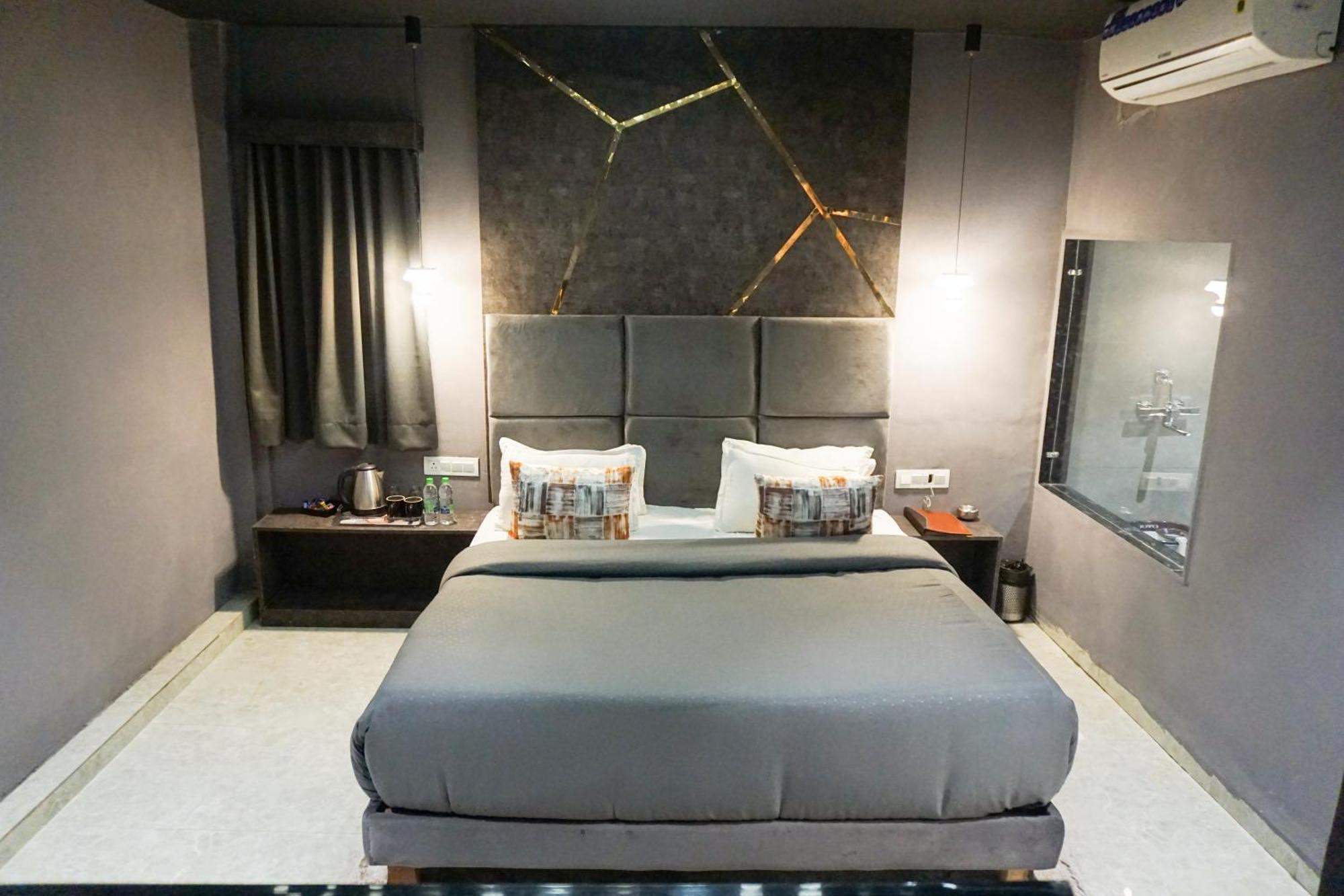 The Havelock 3*