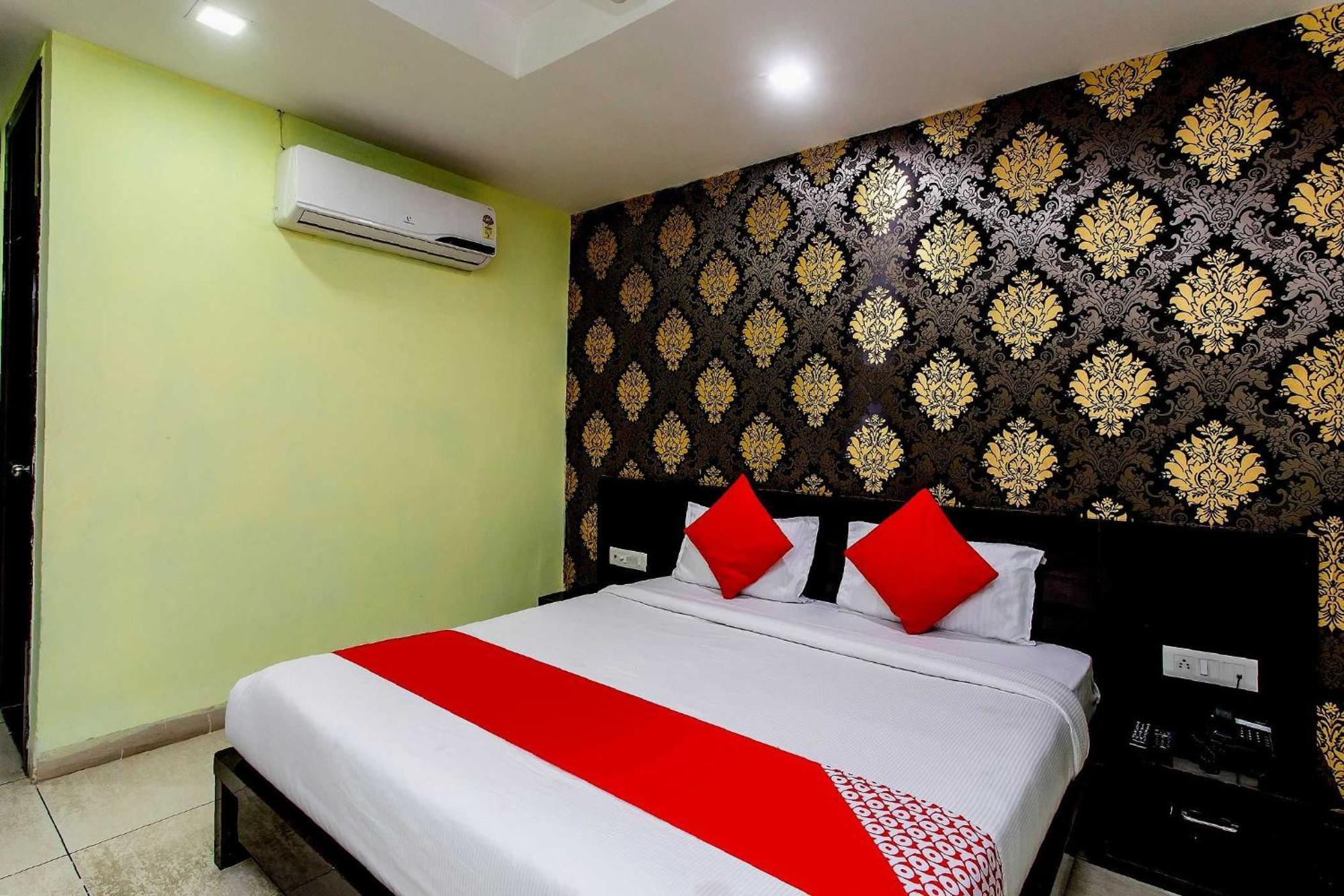 Capital O Swan Paradise Hotel