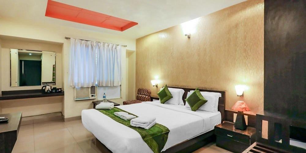 Hotel Paradise And Banquet, 3*