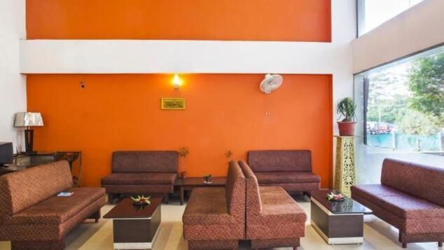 Hotel Paradise And Banquet, 3*