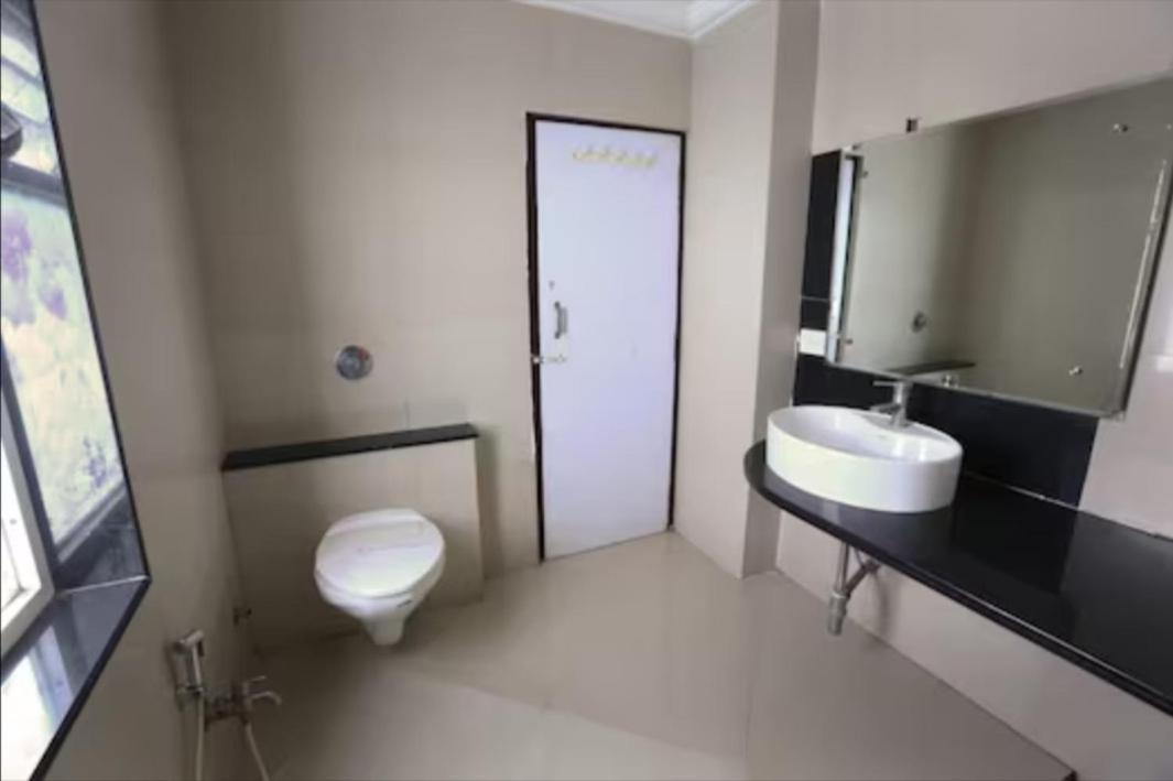 Paradise And Banquet, 3* Indore