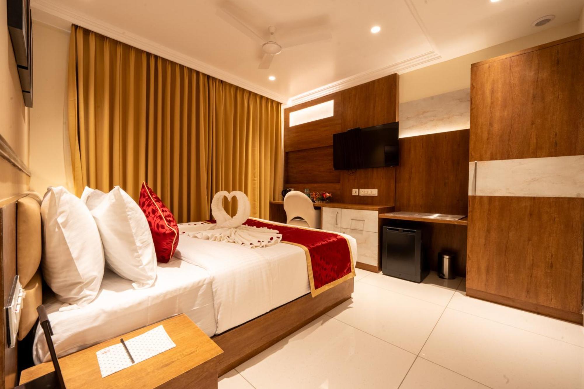 Hotel Ramee Tarang Indore