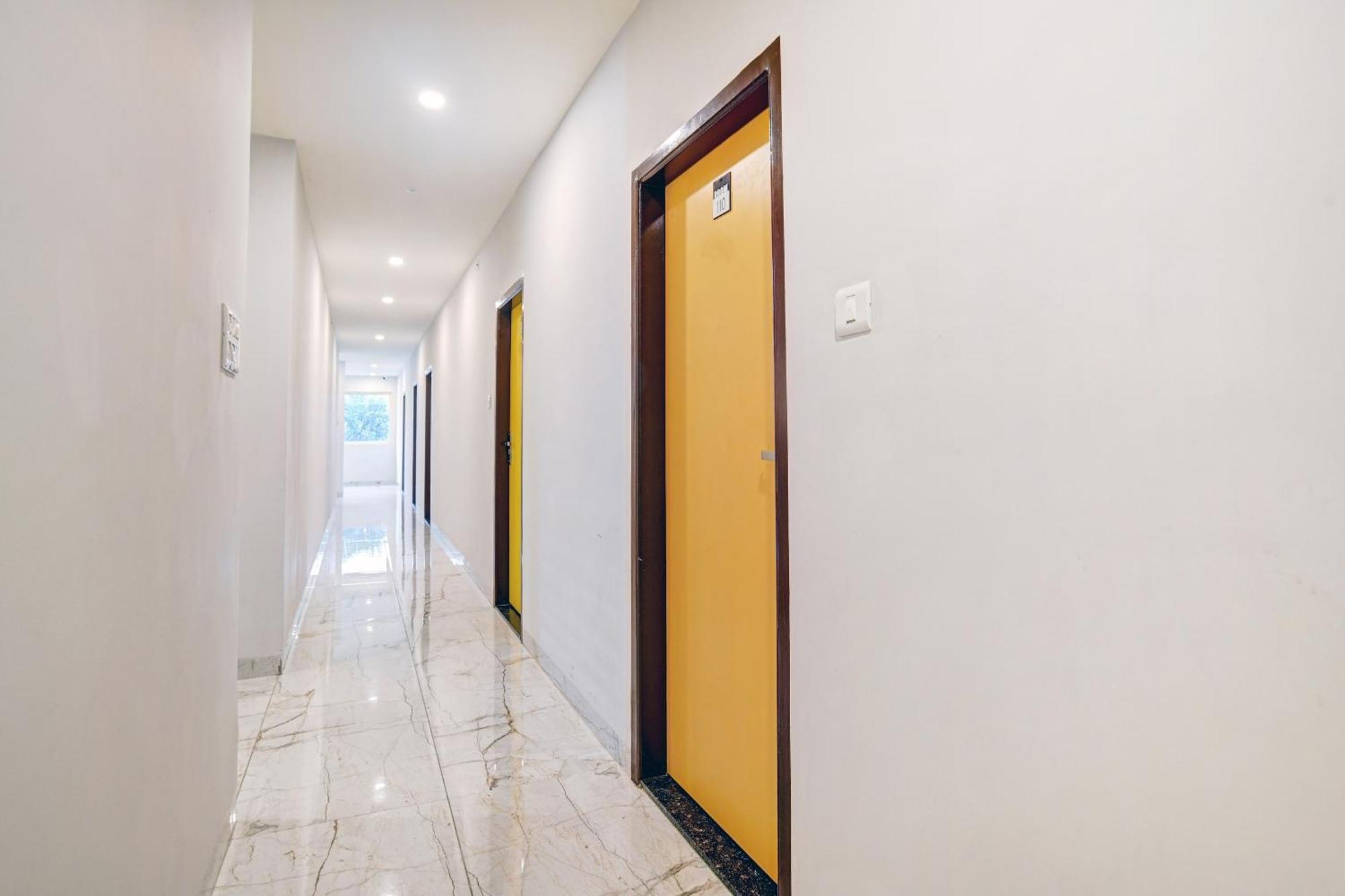 Super Townhouse Pine Tree Hotel