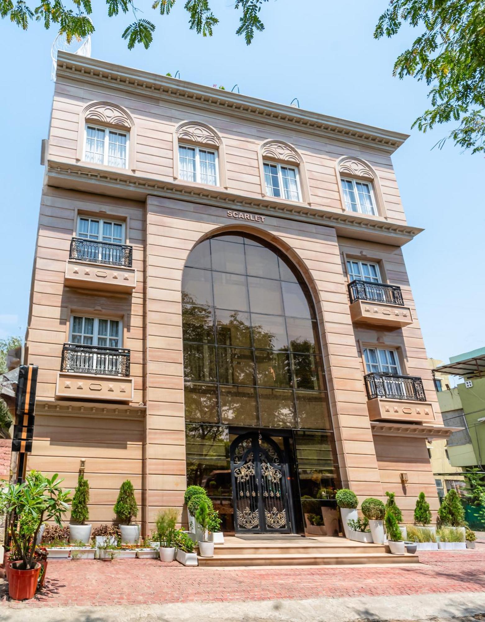 Playsales Scarlet Vijay Nagar Hotel 3*