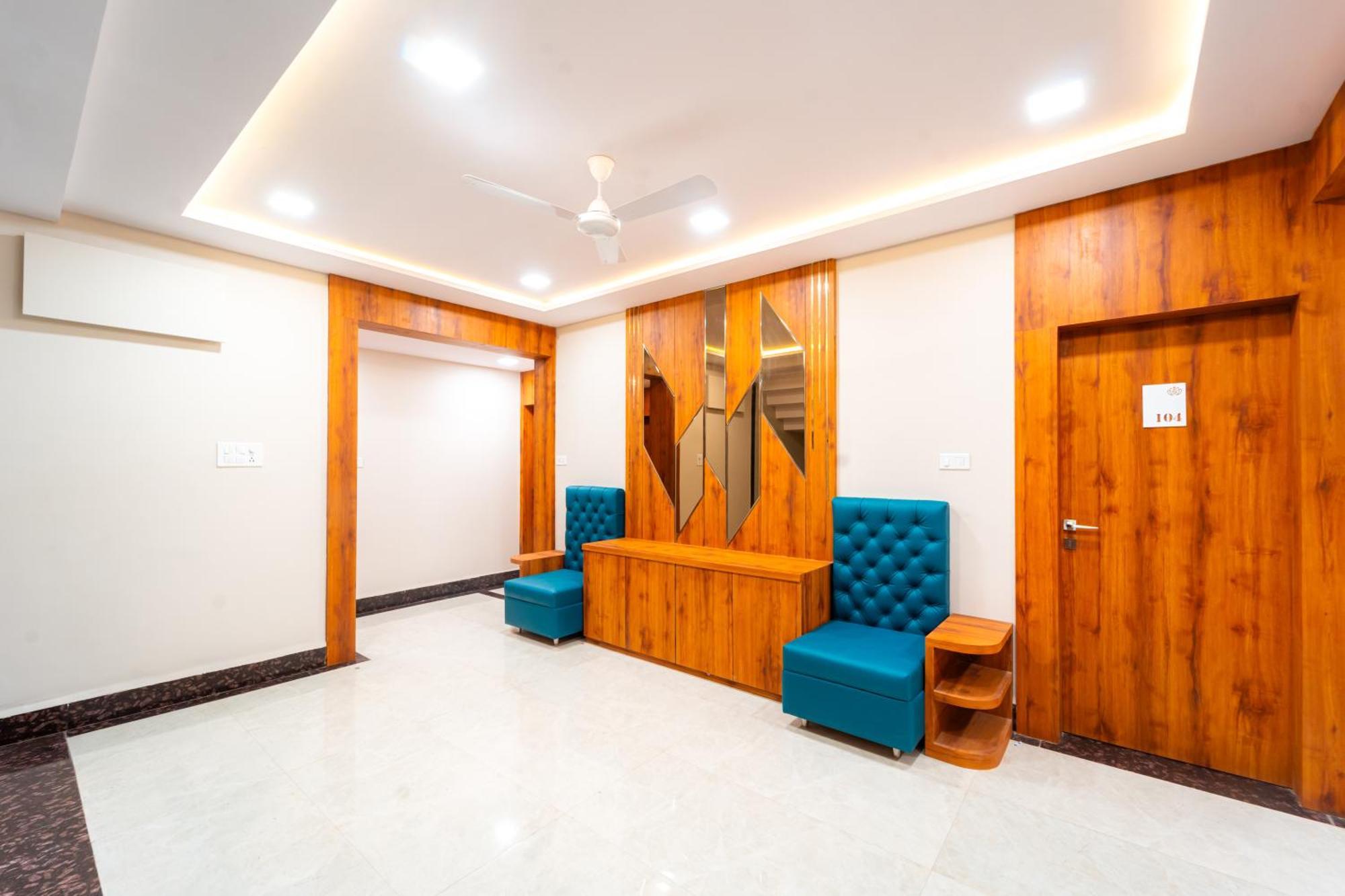Aura Grande * Indore