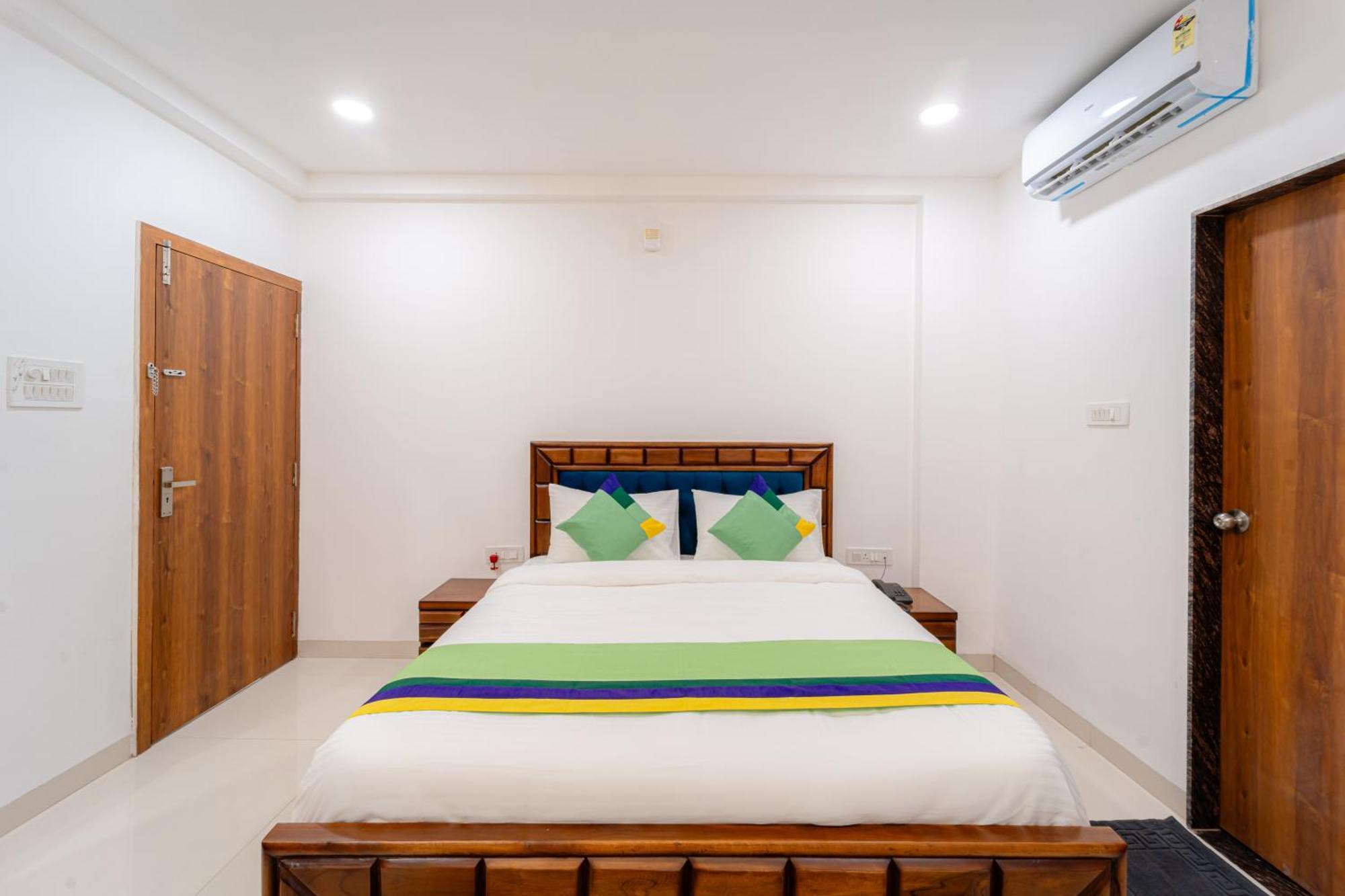 Treebo Pure Earth Stay, Vijay Nagar Hotel