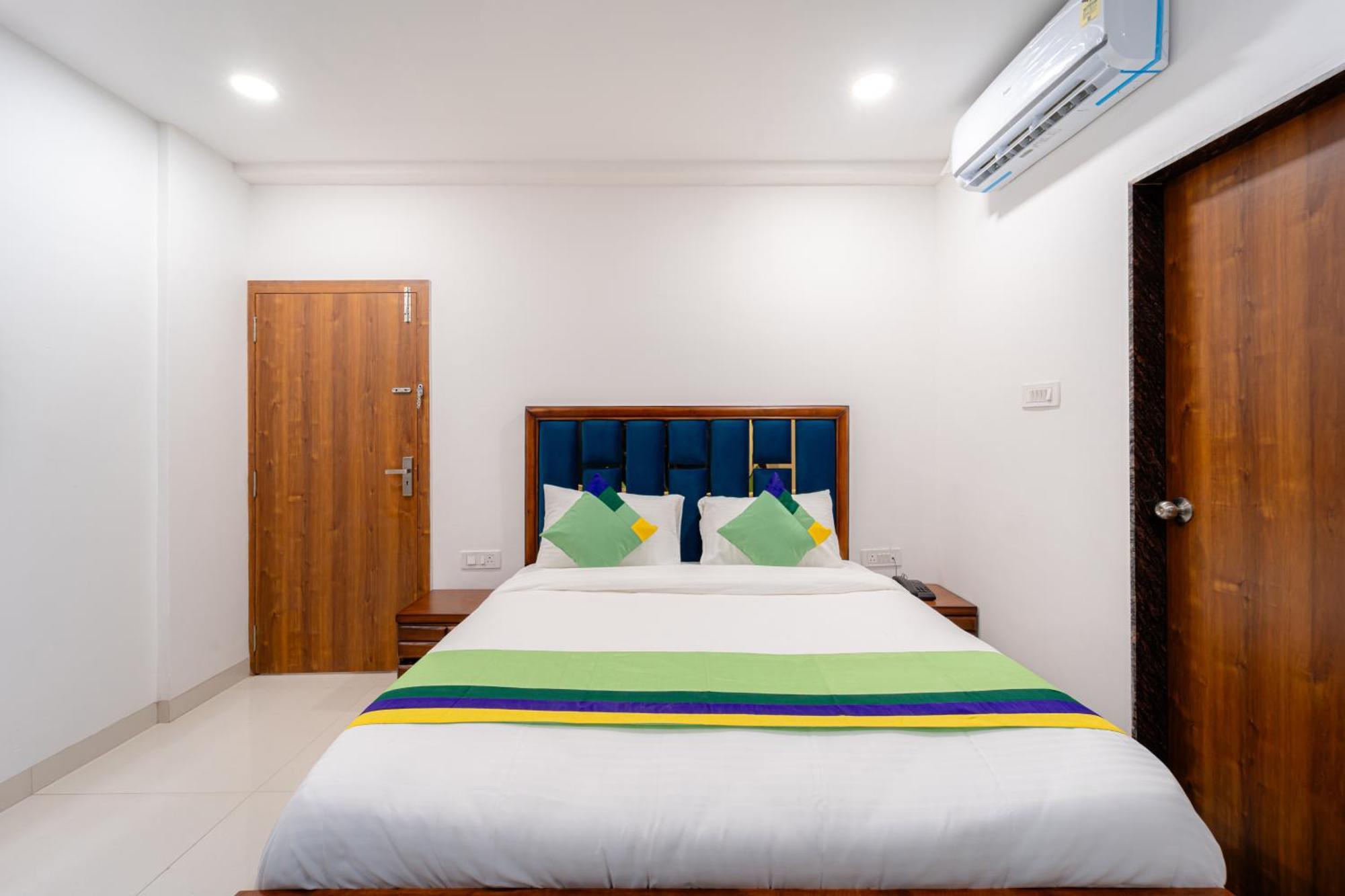 Treebo Pure Earth Stay, Vijay Nagar Hotel