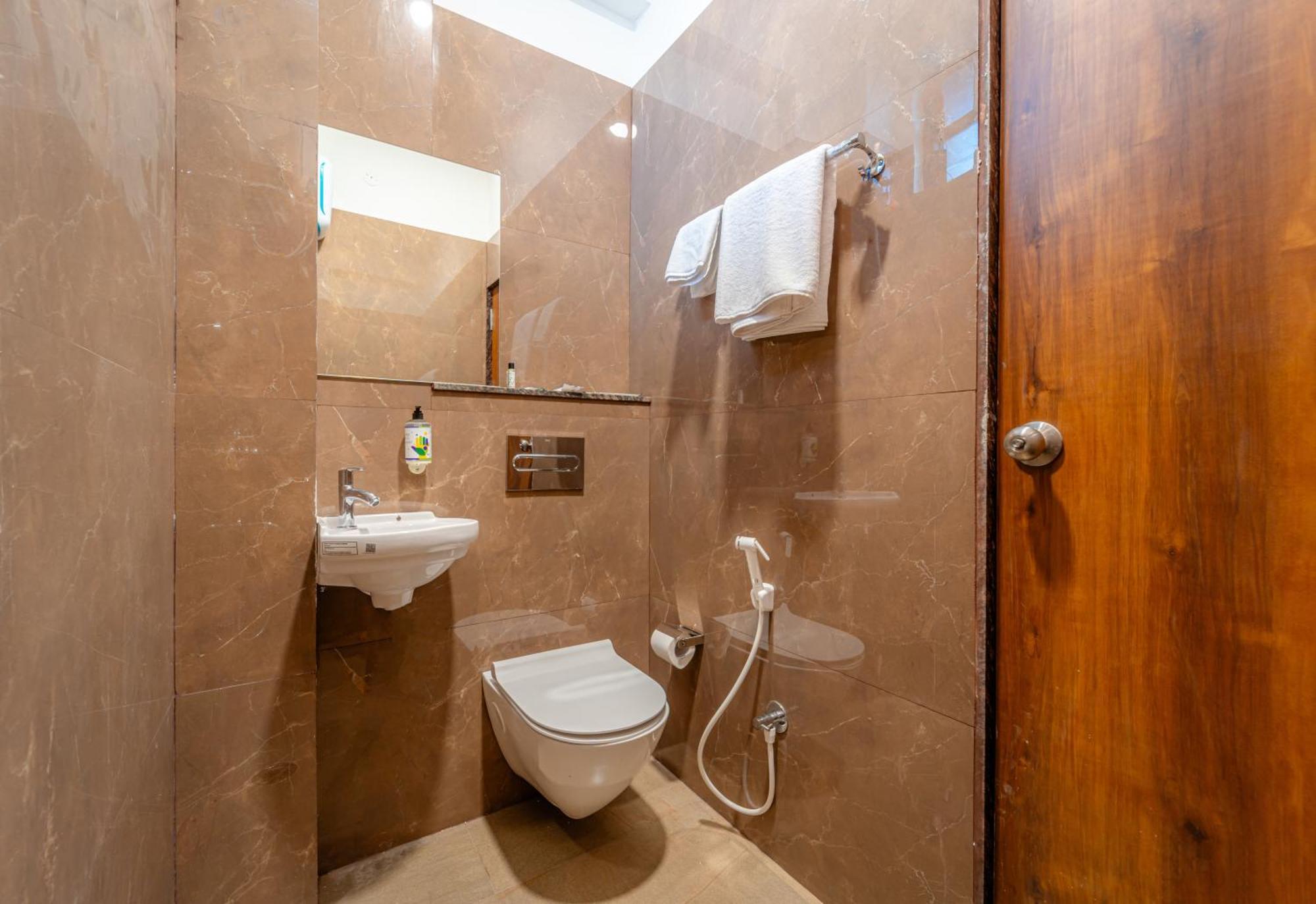 Hotel Treebo Pure Earth Stay, Vijay Nagar Indore