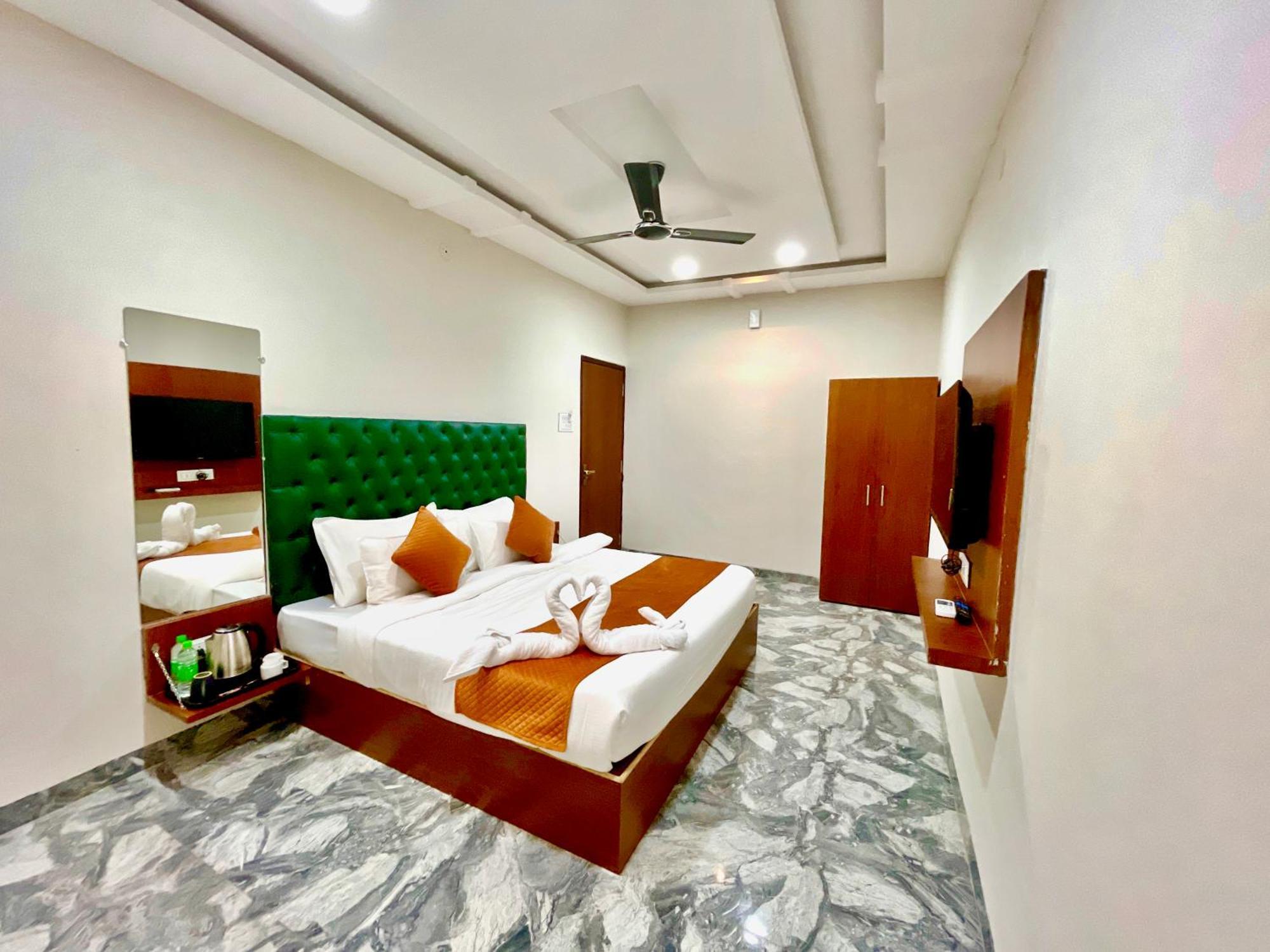 O Kamari Hotel *