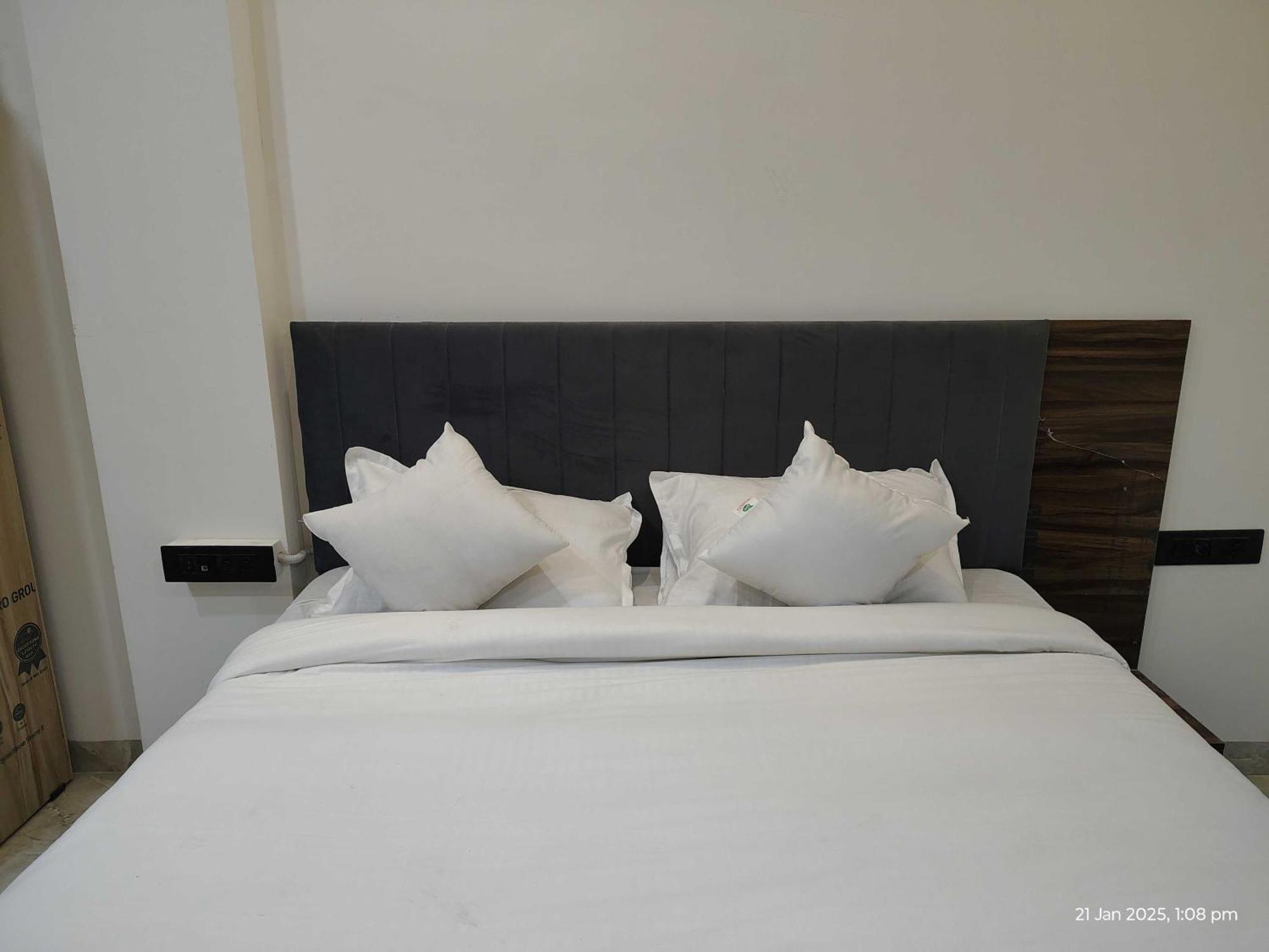 O The Wings Hotel Indore