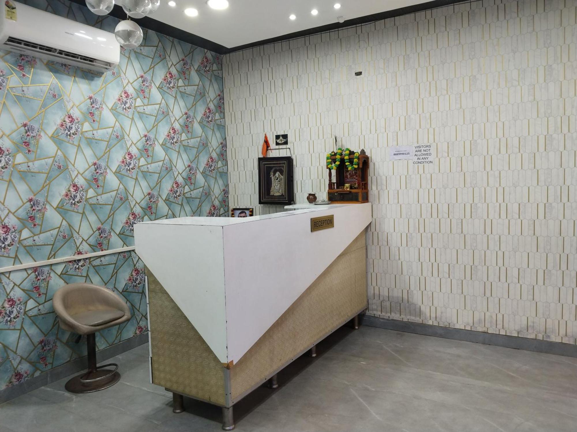 Shiv Chhaya Hotel 3*