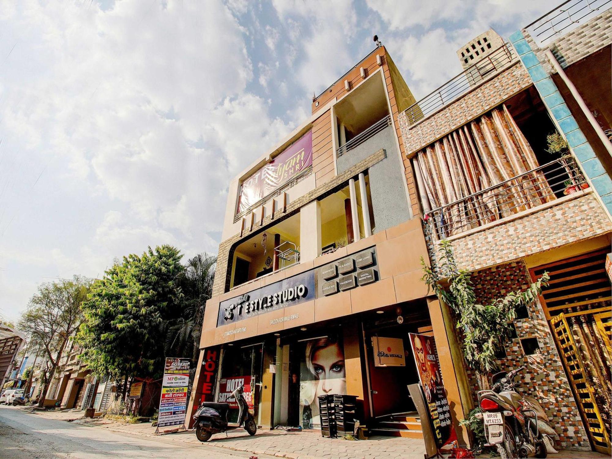 O Satyam Shree Hotel Indore