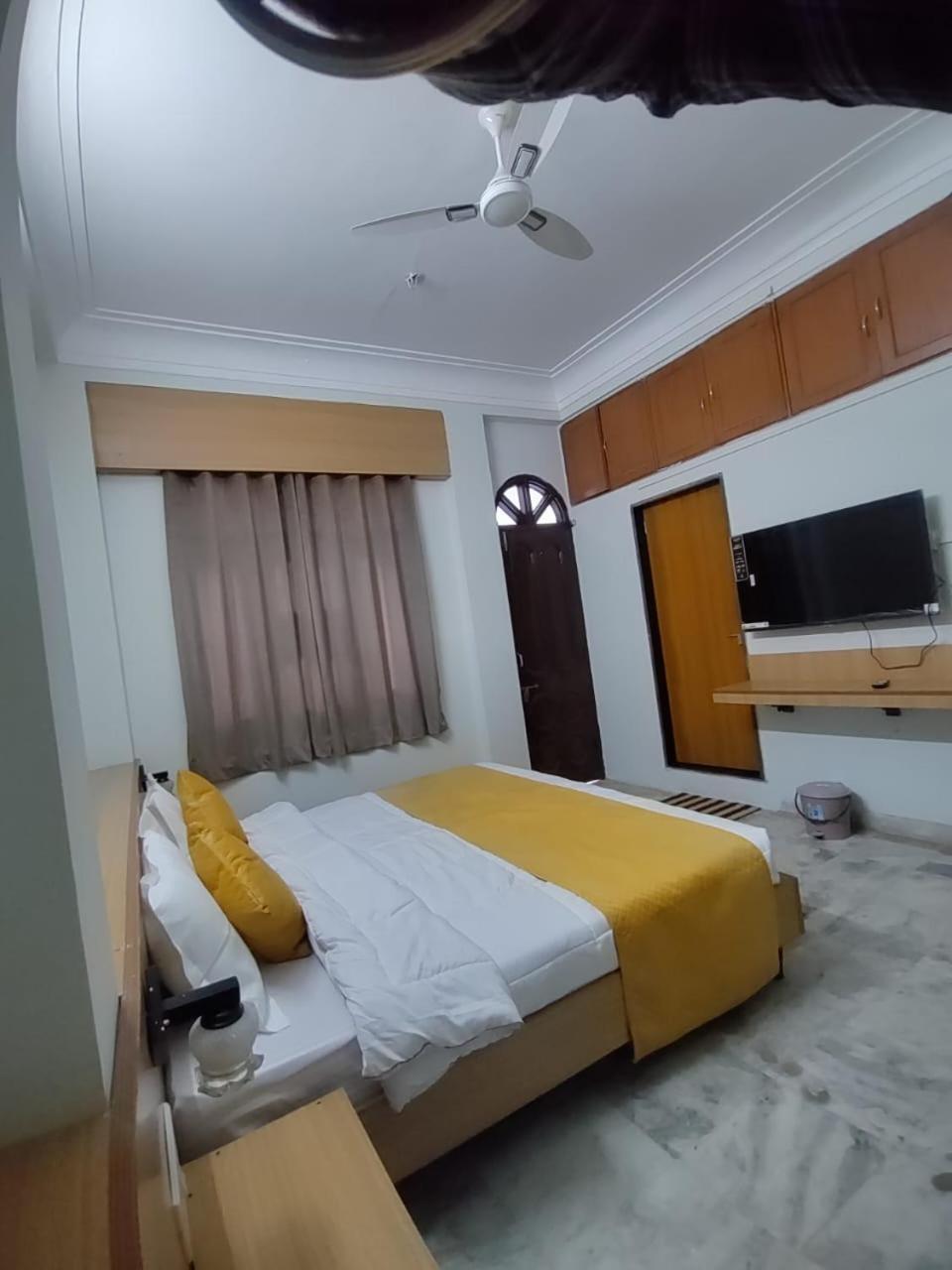 Hotel The Shell 2*