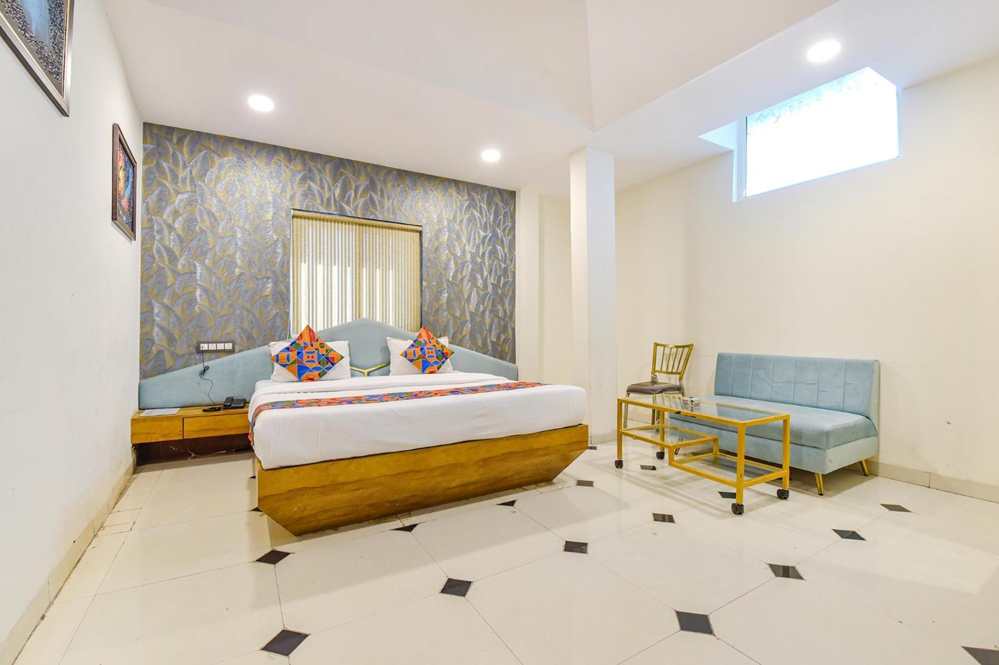 Hotel Fabhotel Signor Indore