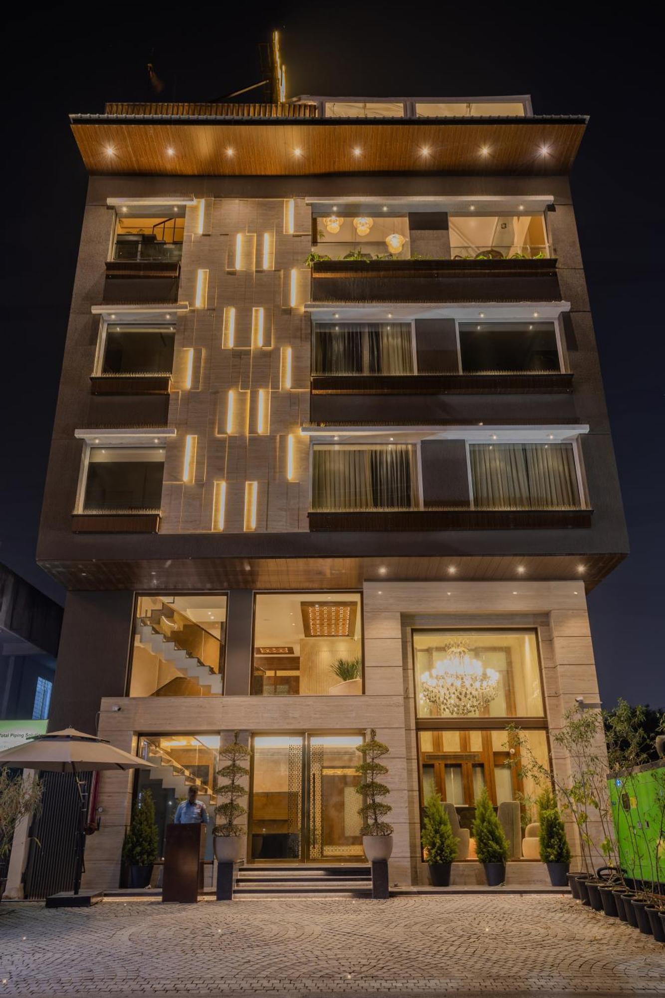 Hotel Golden Aura 4*