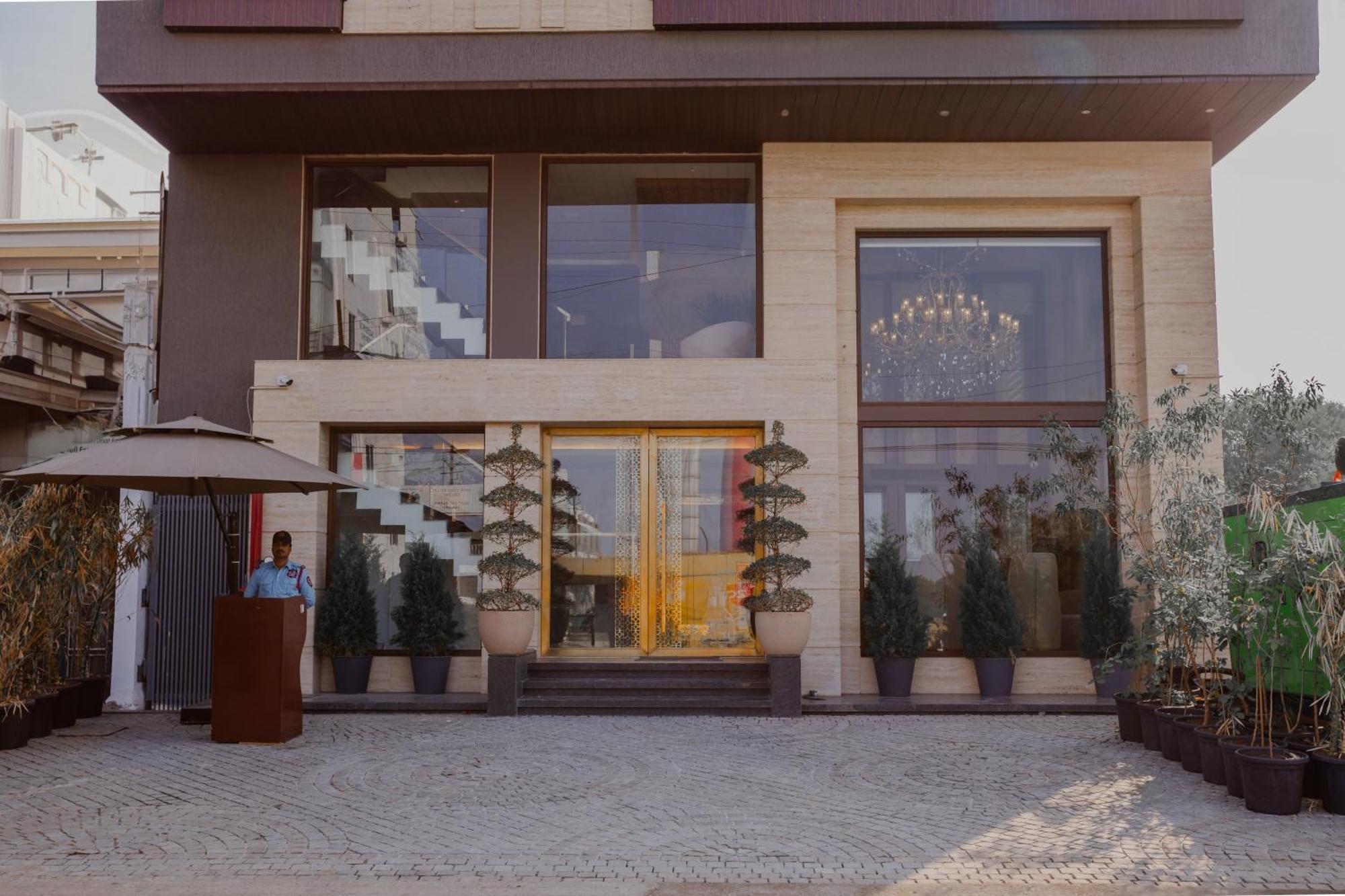 Hotel Golden Aura