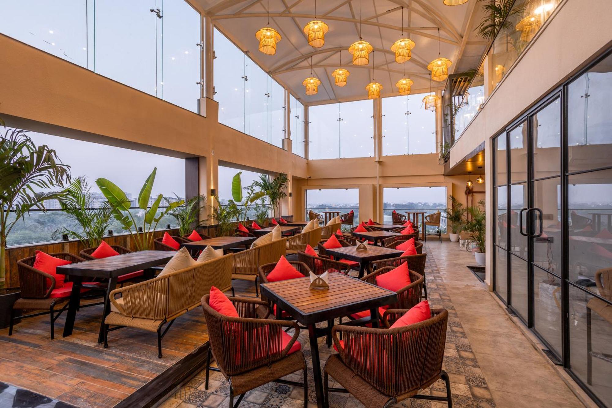 Hotel Golden Aura 4*