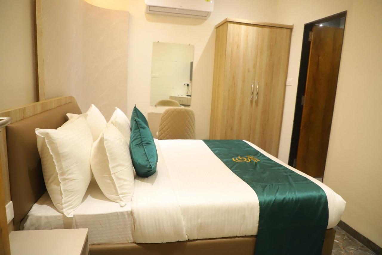 Hotel Cosmos