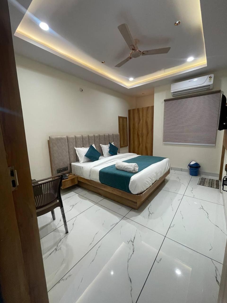 Hotel Golden Wood