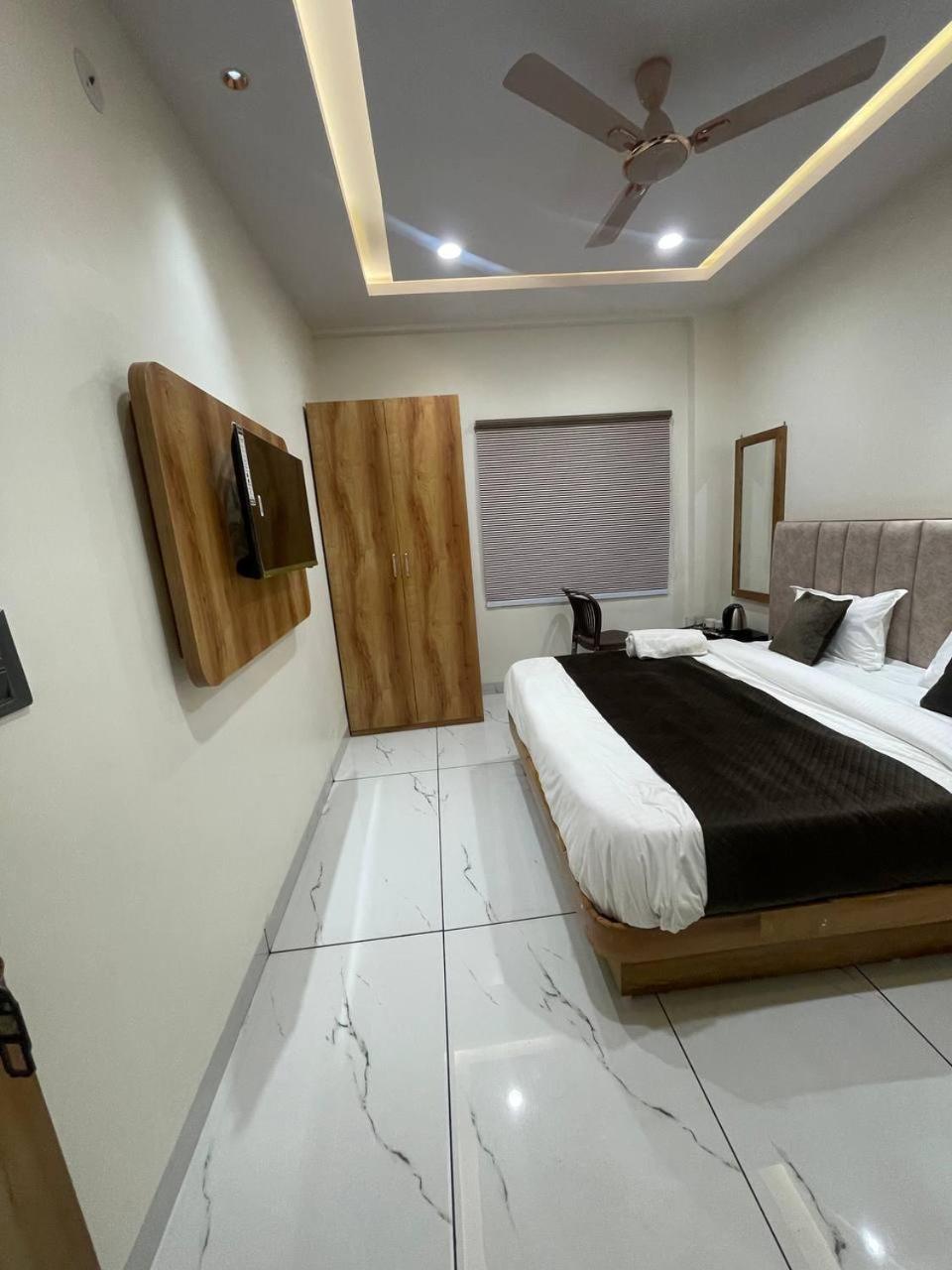 Hotel Golden Wood Indore