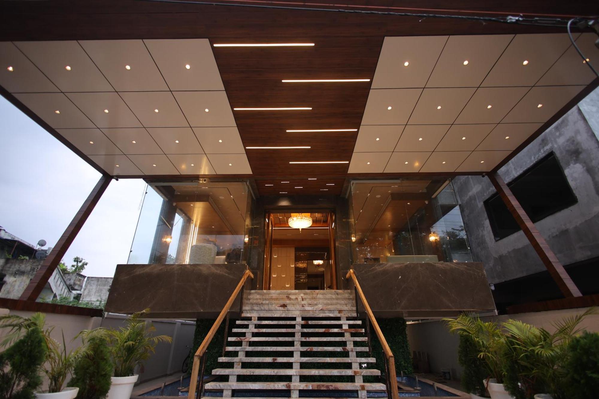 Hotel Abhinandanam 4*
