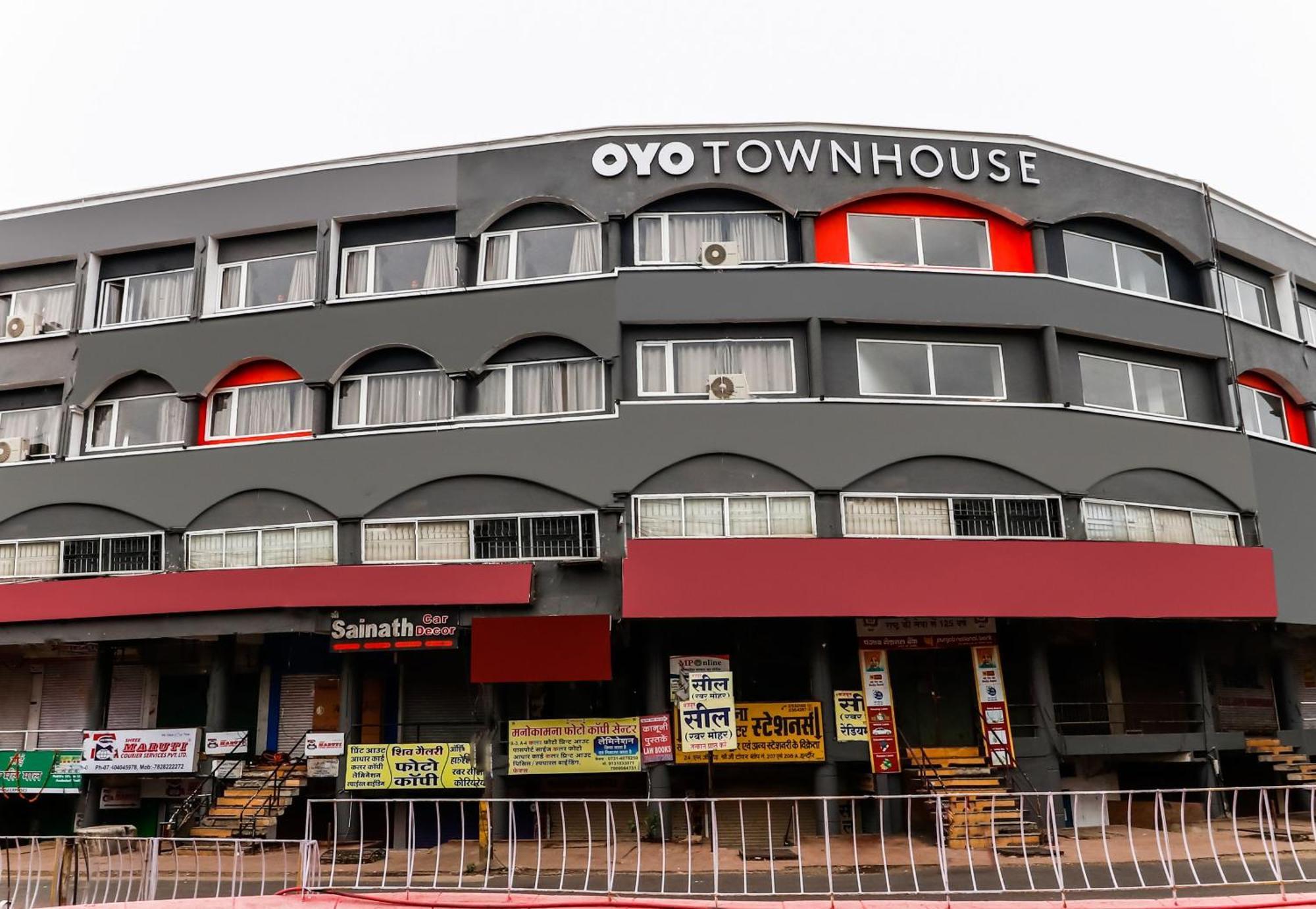 Super Townhouse Gandhi Hall Hotel Indore