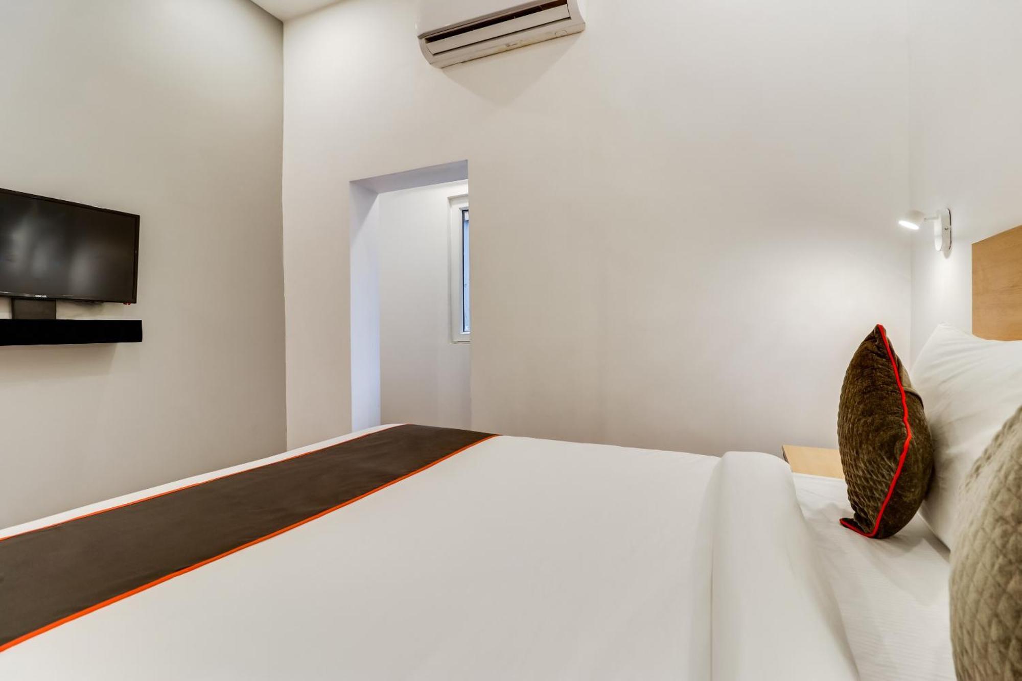 Hotel Super Townhouse Gandhi Hall 4*