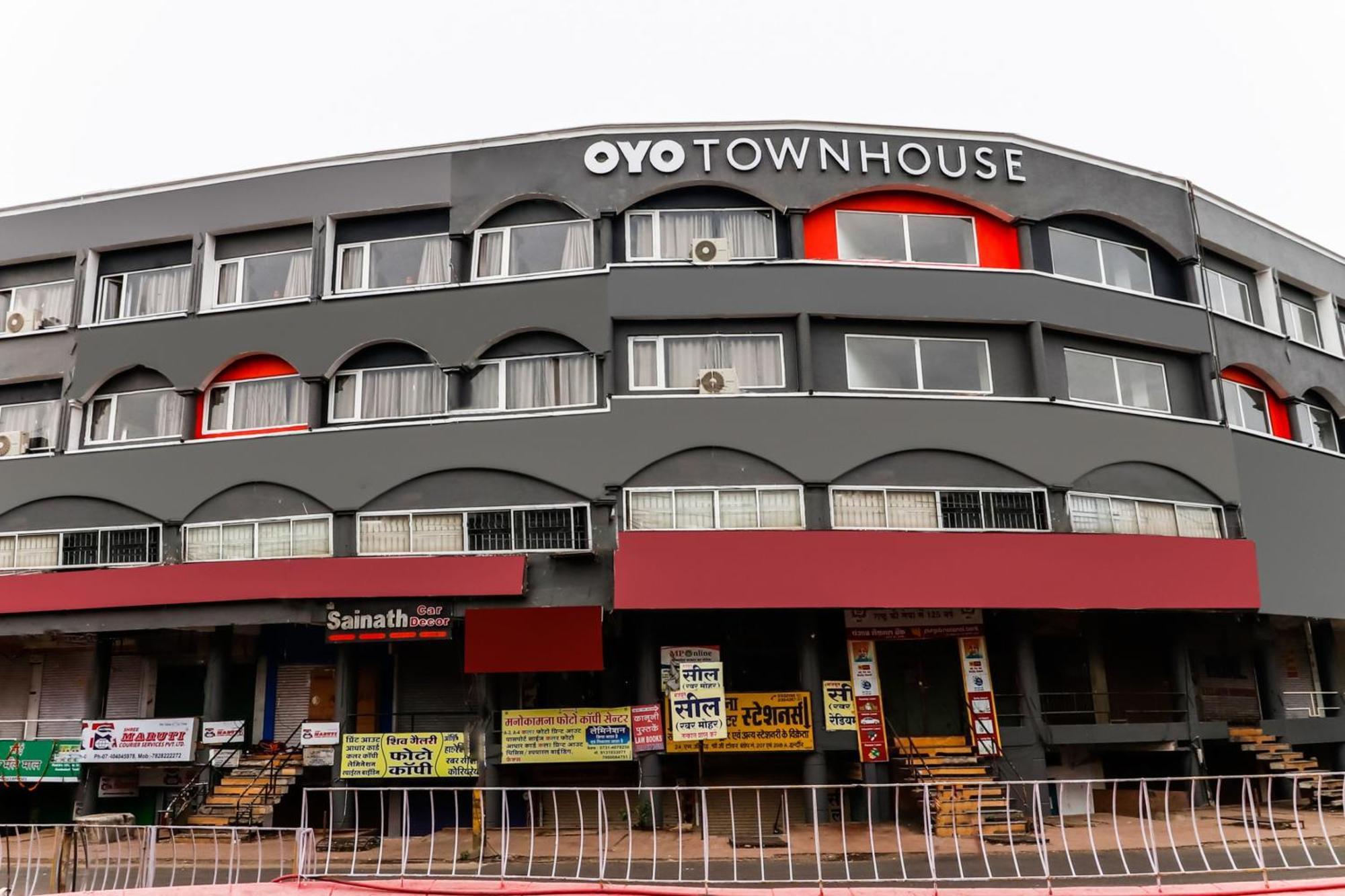 Super Townhouse Gandhi Hall Hotel