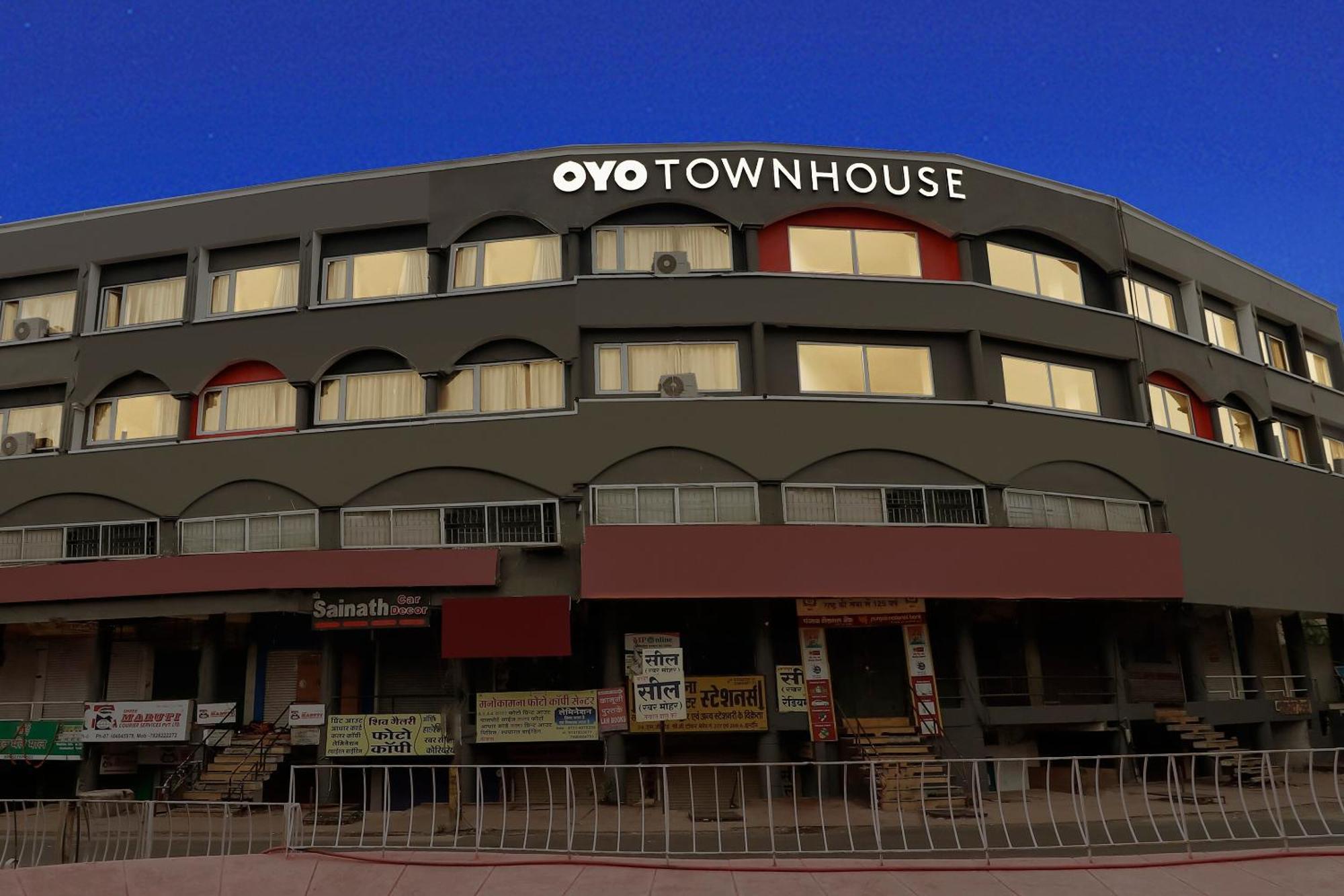 Super Townhouse Gandhi Hall Hotel Indore