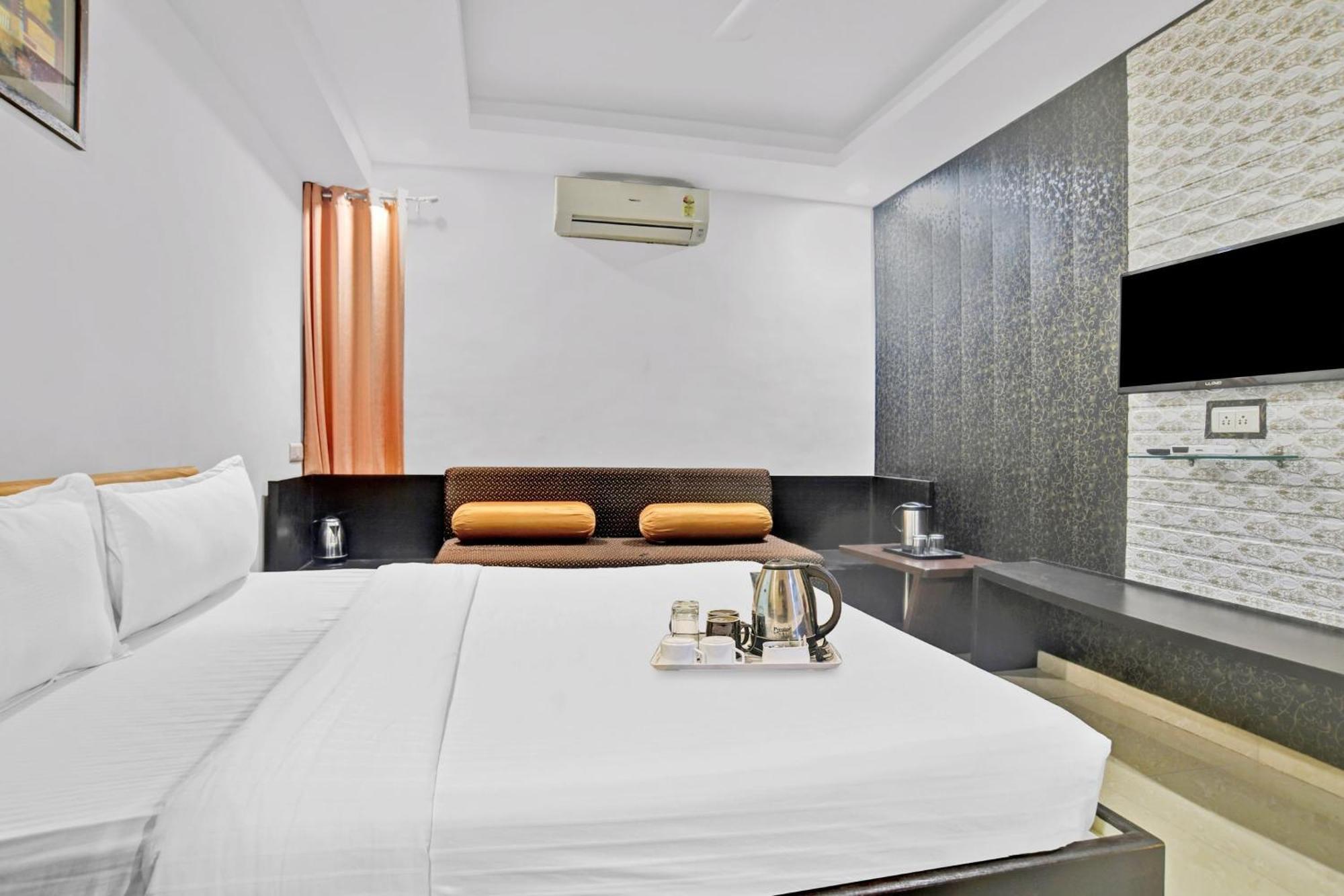 Super Townhouse Divya Palace Hotel 4*