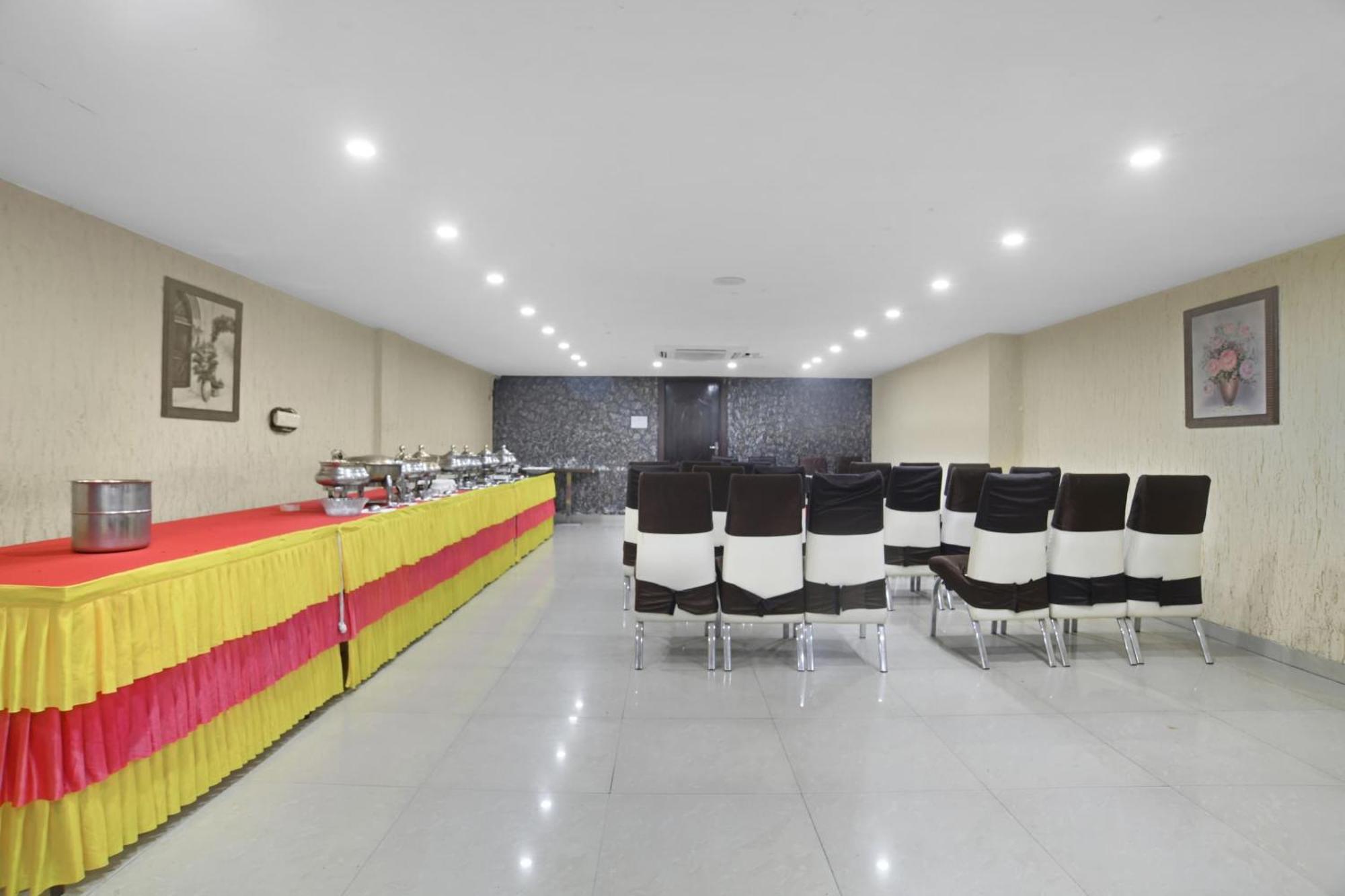 Super Townhouse Divya Palace 4*