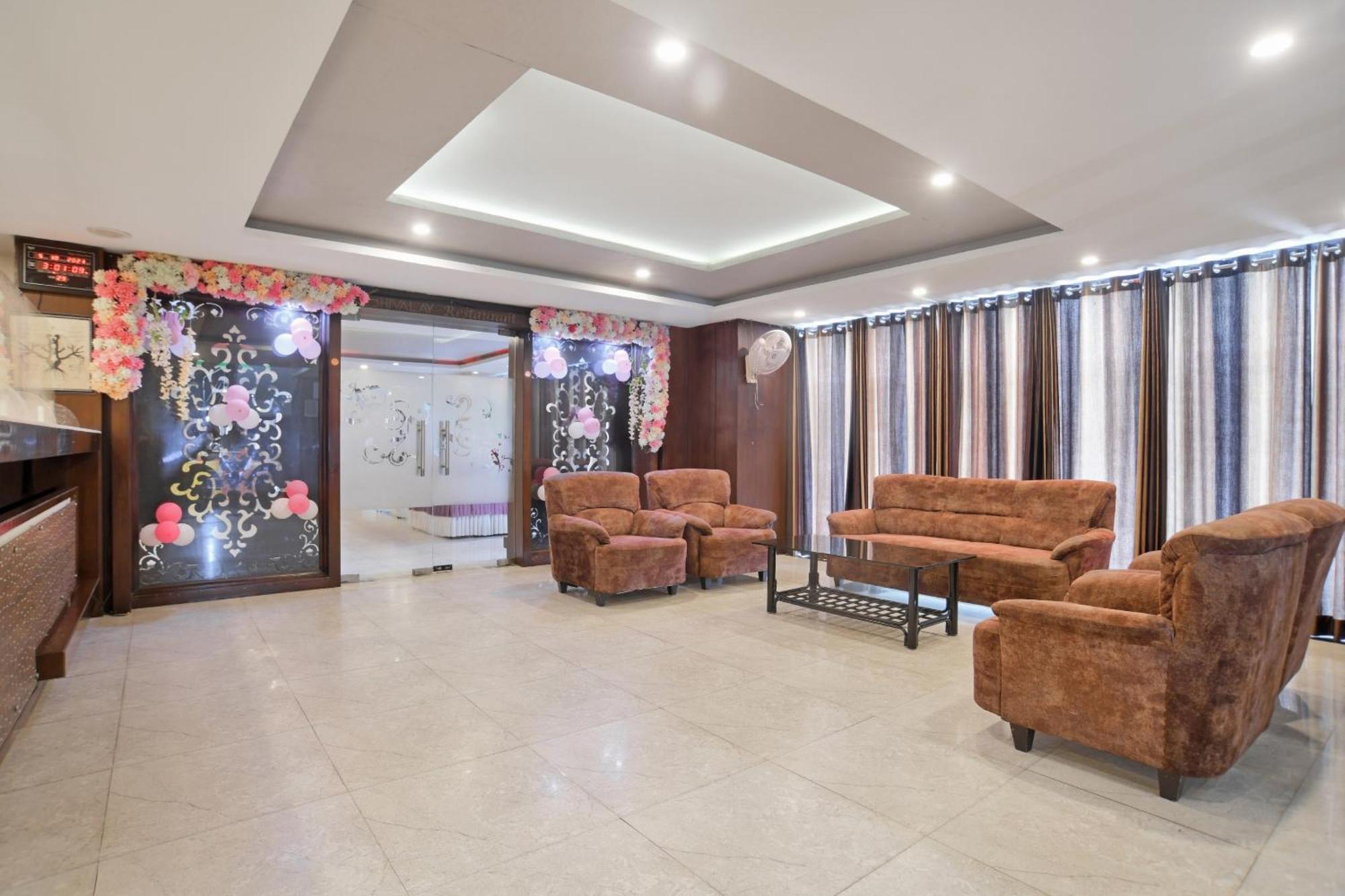 Super Townhouse Divya Palace Hotel