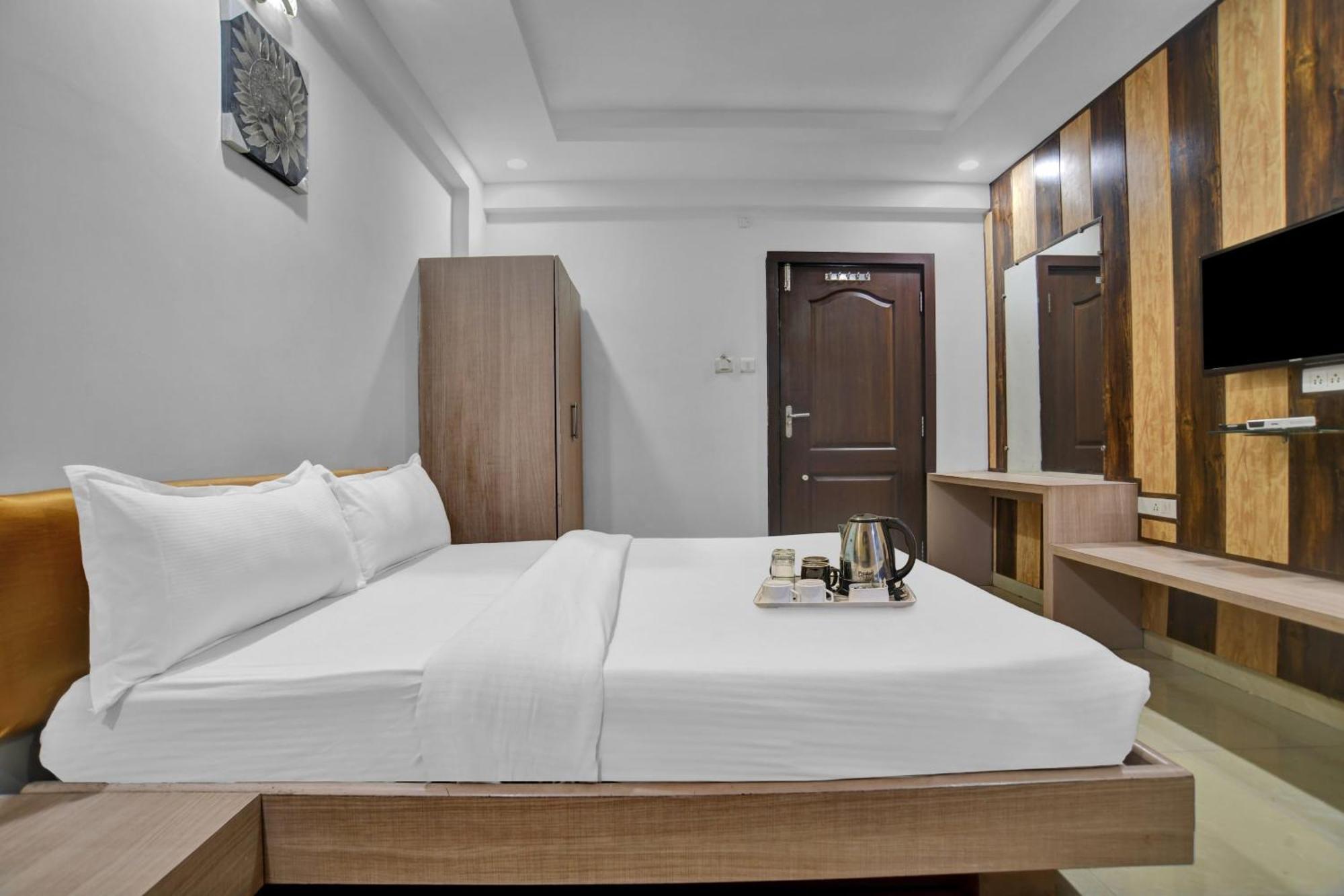 Super Townhouse Divya Palace Hotel 4*
