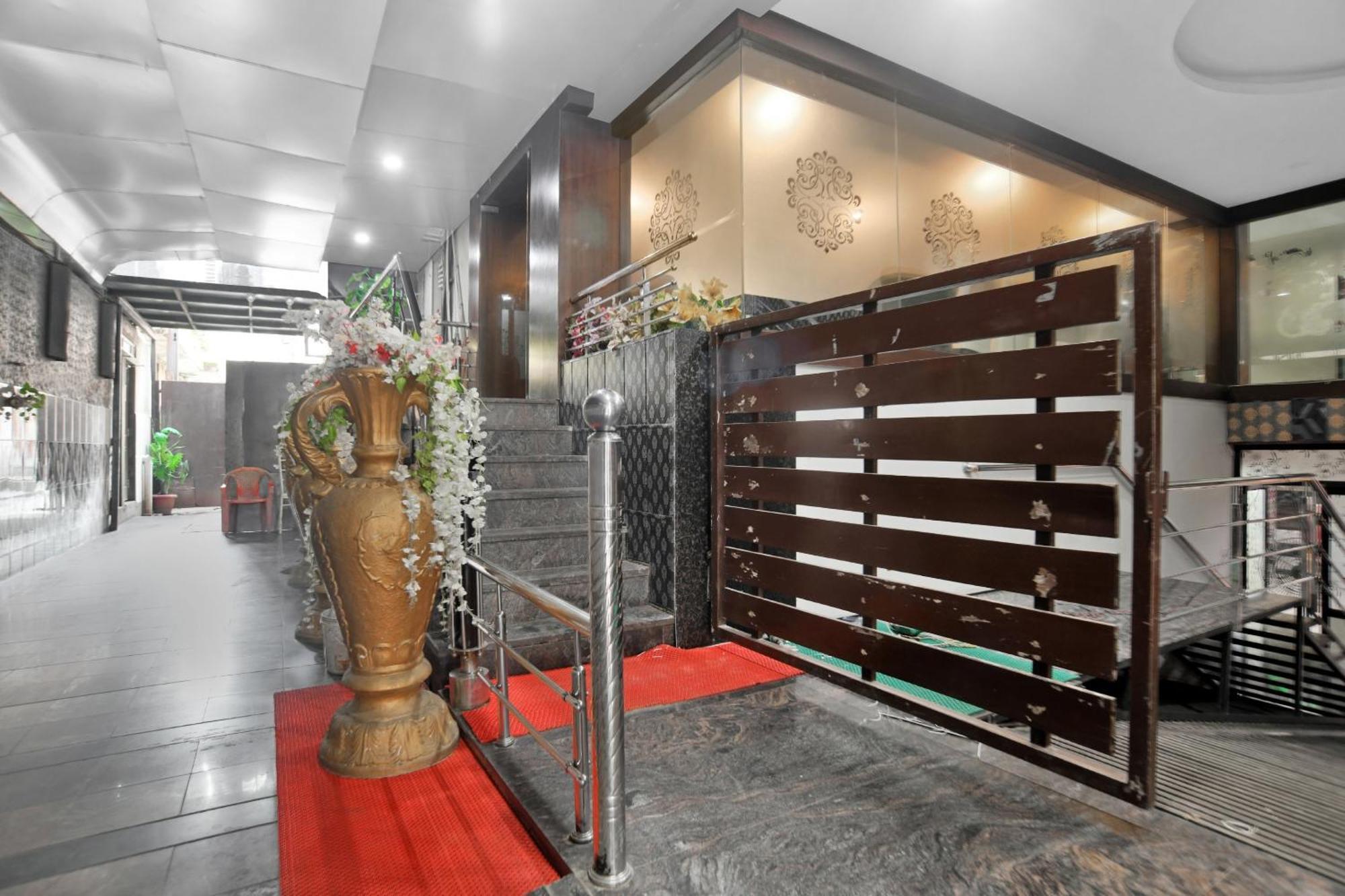 Hotel Super Townhouse Divya Palace 4*