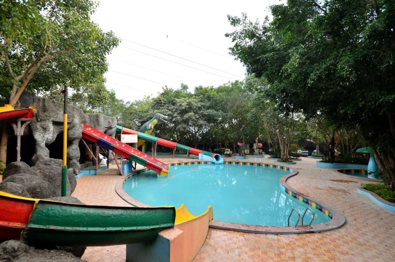 Hotel Chokhi Dhani 3*