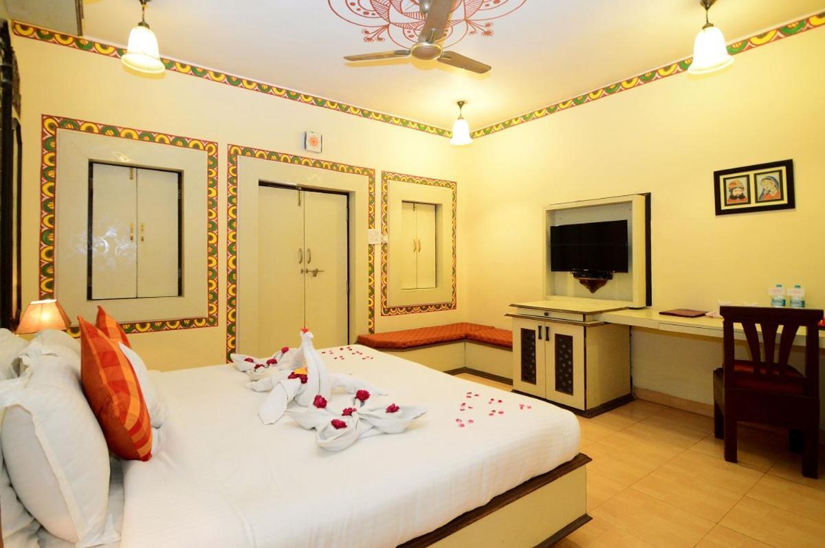 Hotel Chokhi Dhani Indore