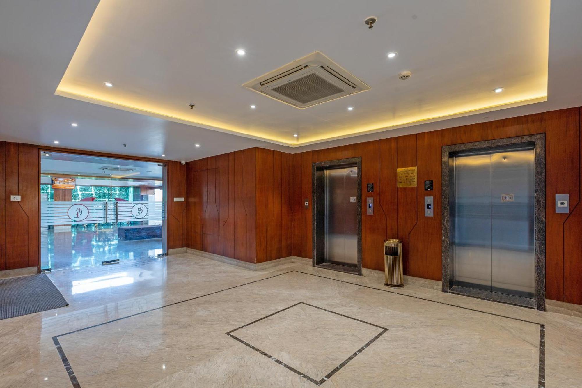 Hotel The Chandra Leela Indore
