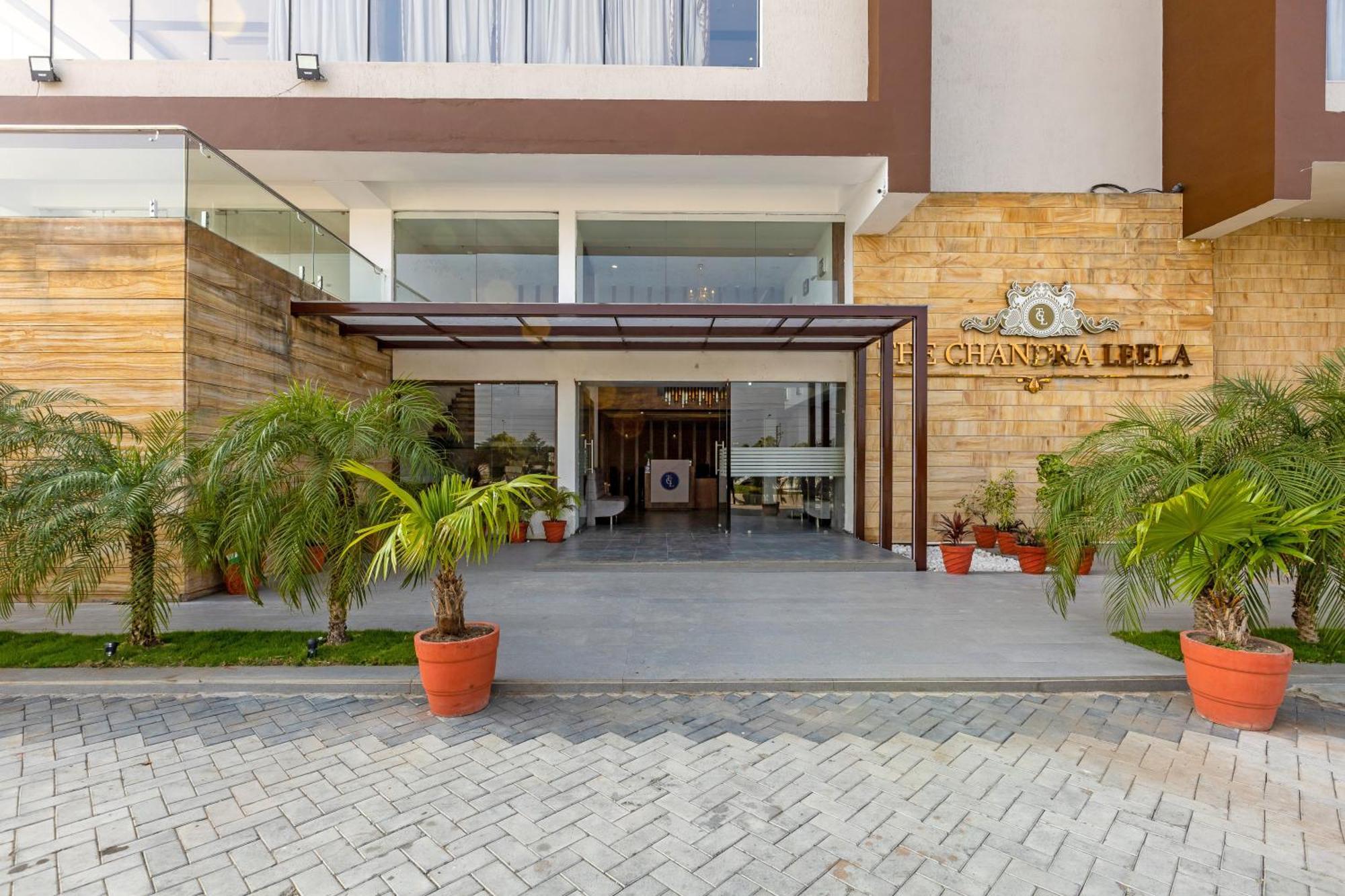 Hotel The Chandra Leela 4*