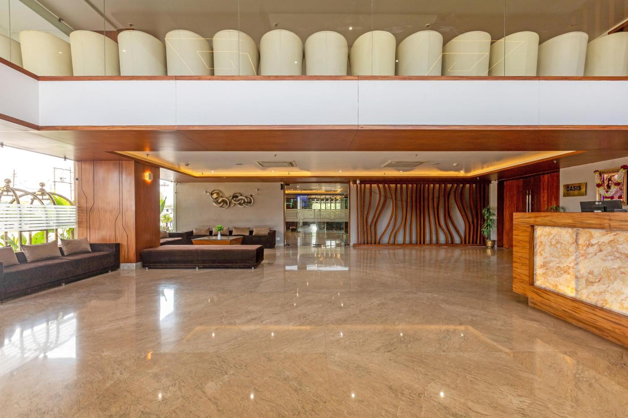 Hotel The Chandra Leela 4*