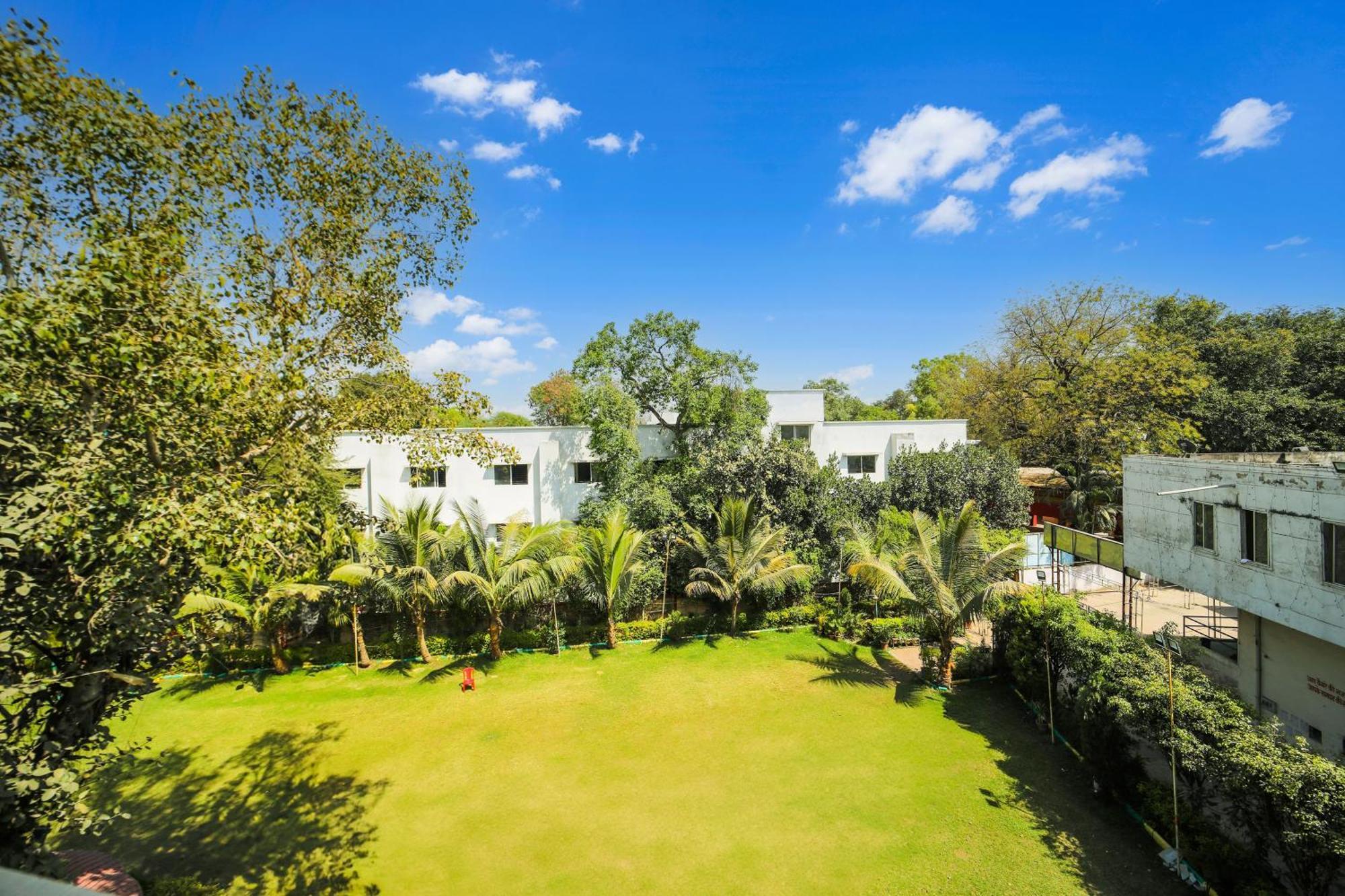 O V K And Associate Hotel 3*