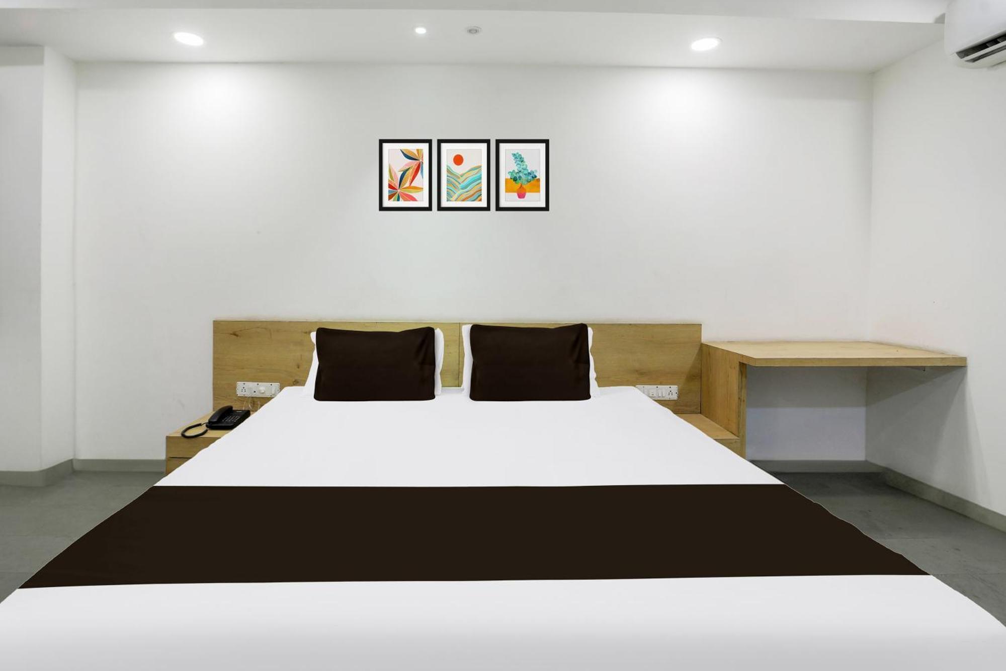 Hotel O V K And Associate 3*