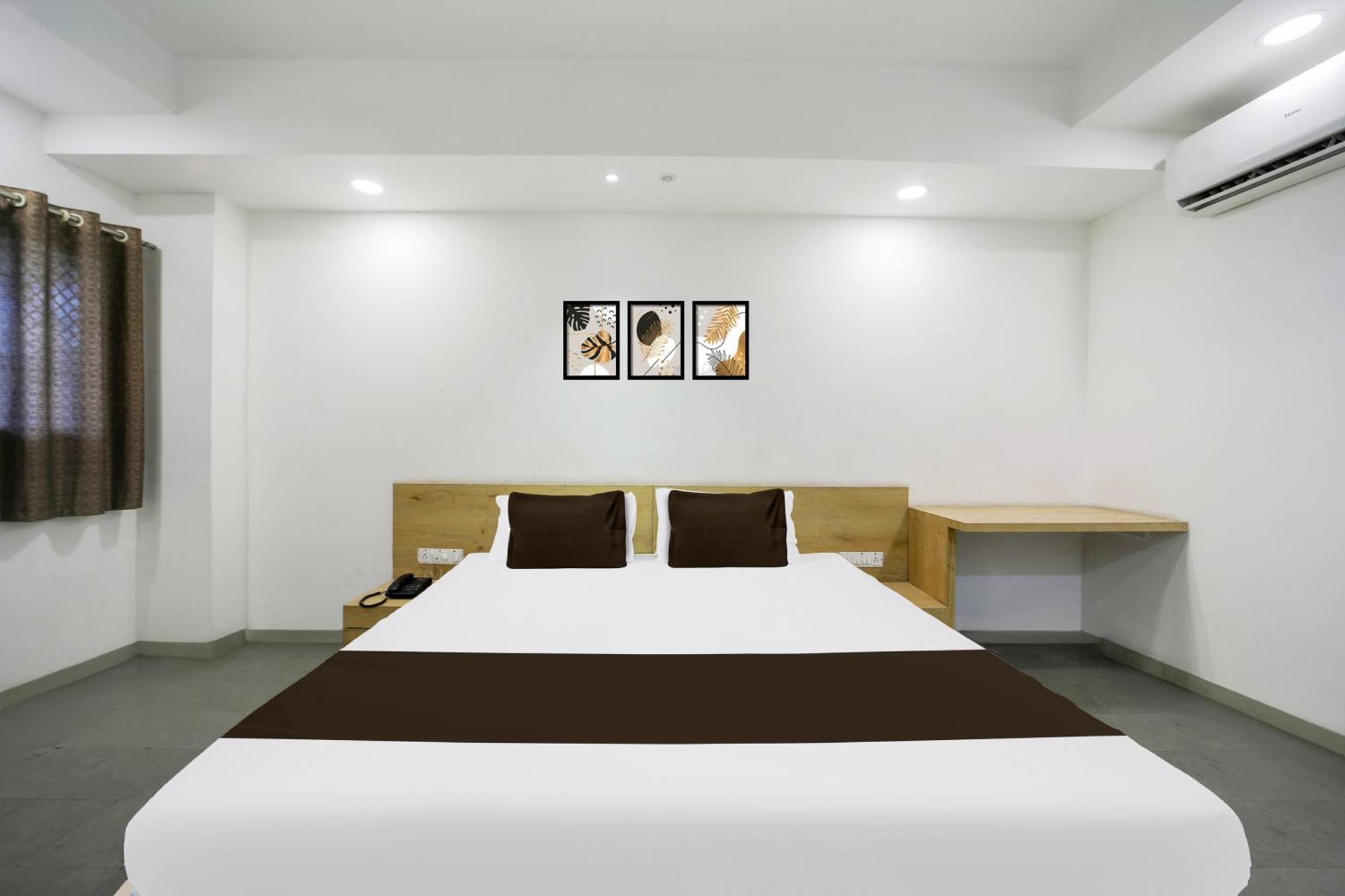 O V K And Associate Hotel 3*