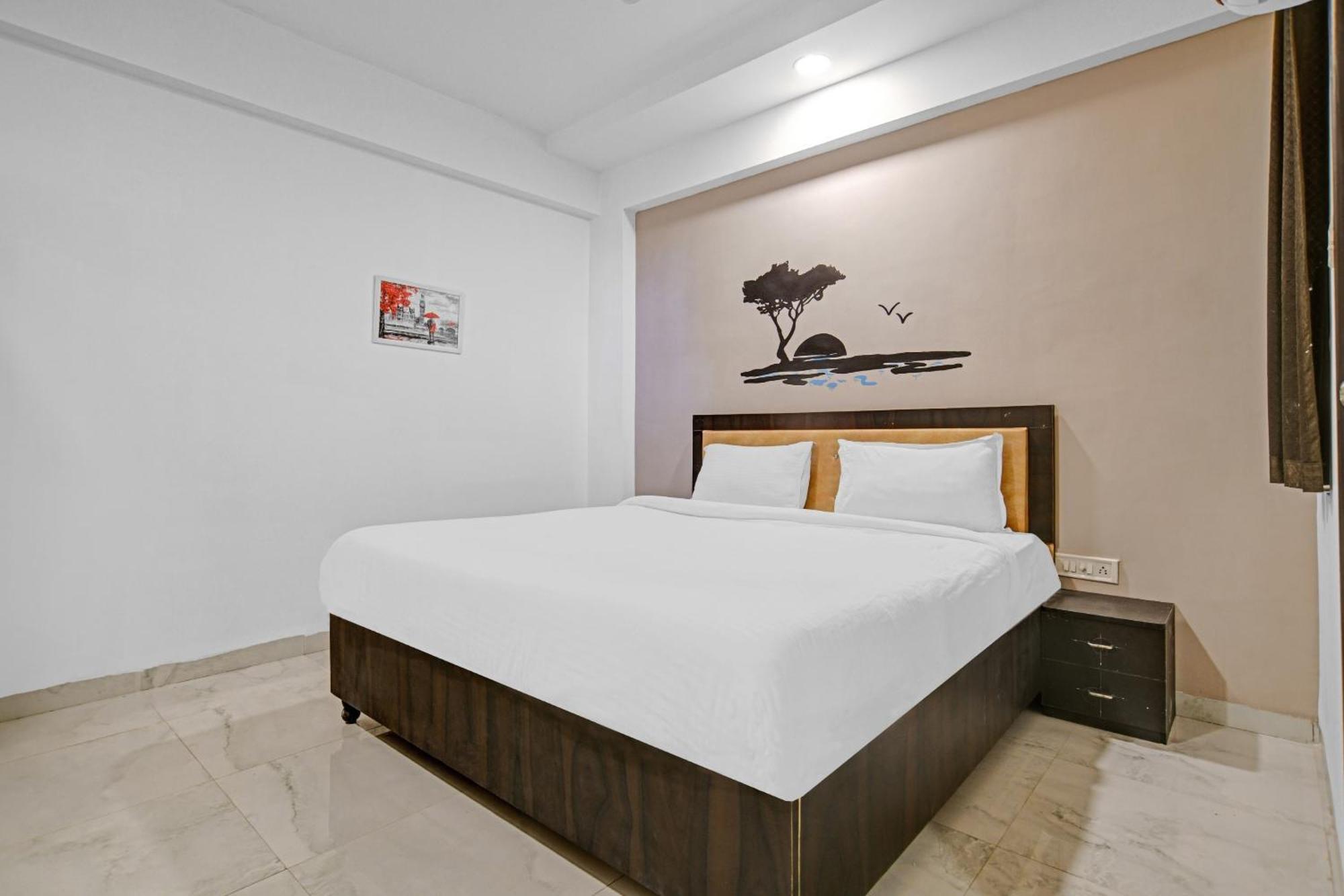 Collection O The Eternity Near Lig Sqaure Hotel 4*