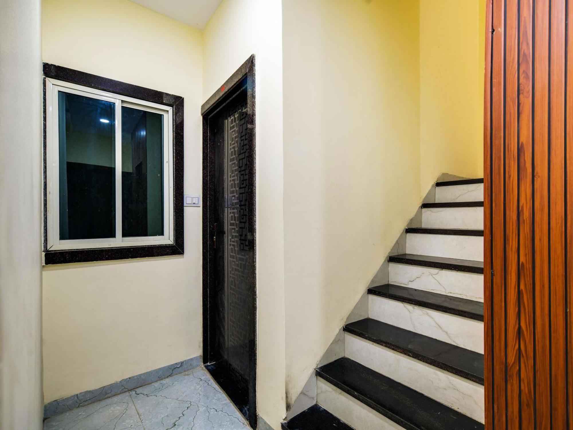 Dev Shree Hotel 3*