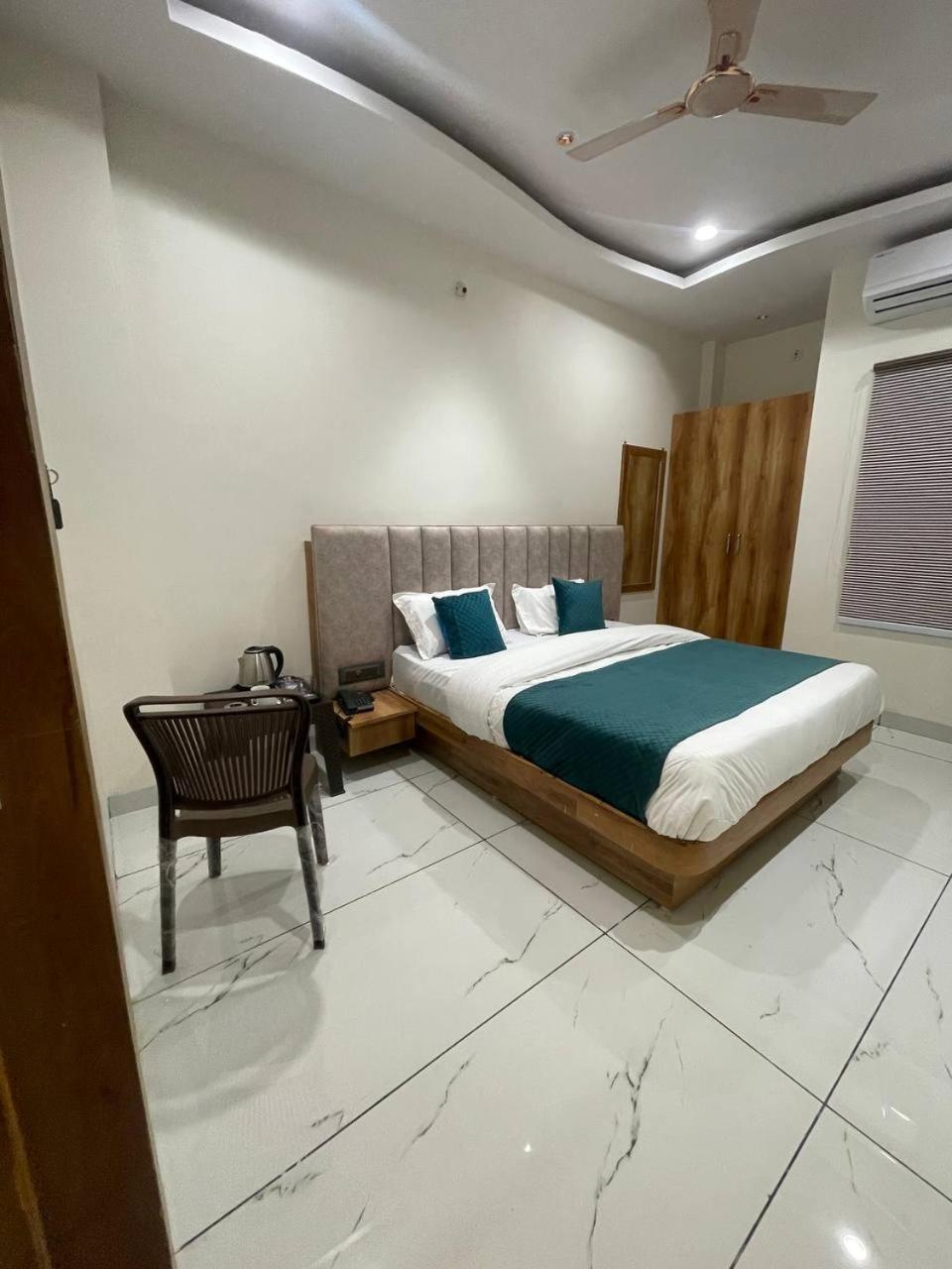 Golden Wood Hotel