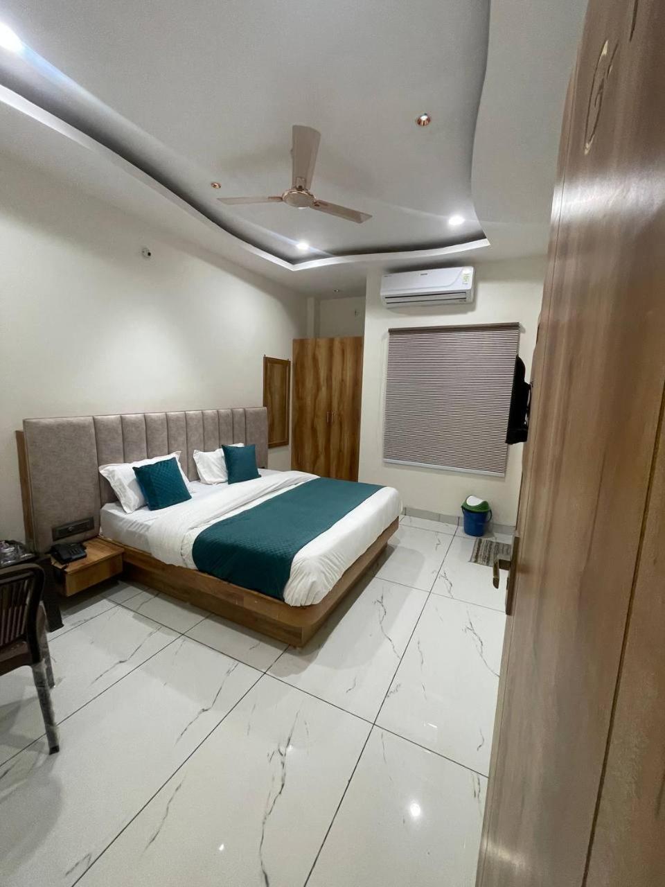Golden Wood Hotel 3*